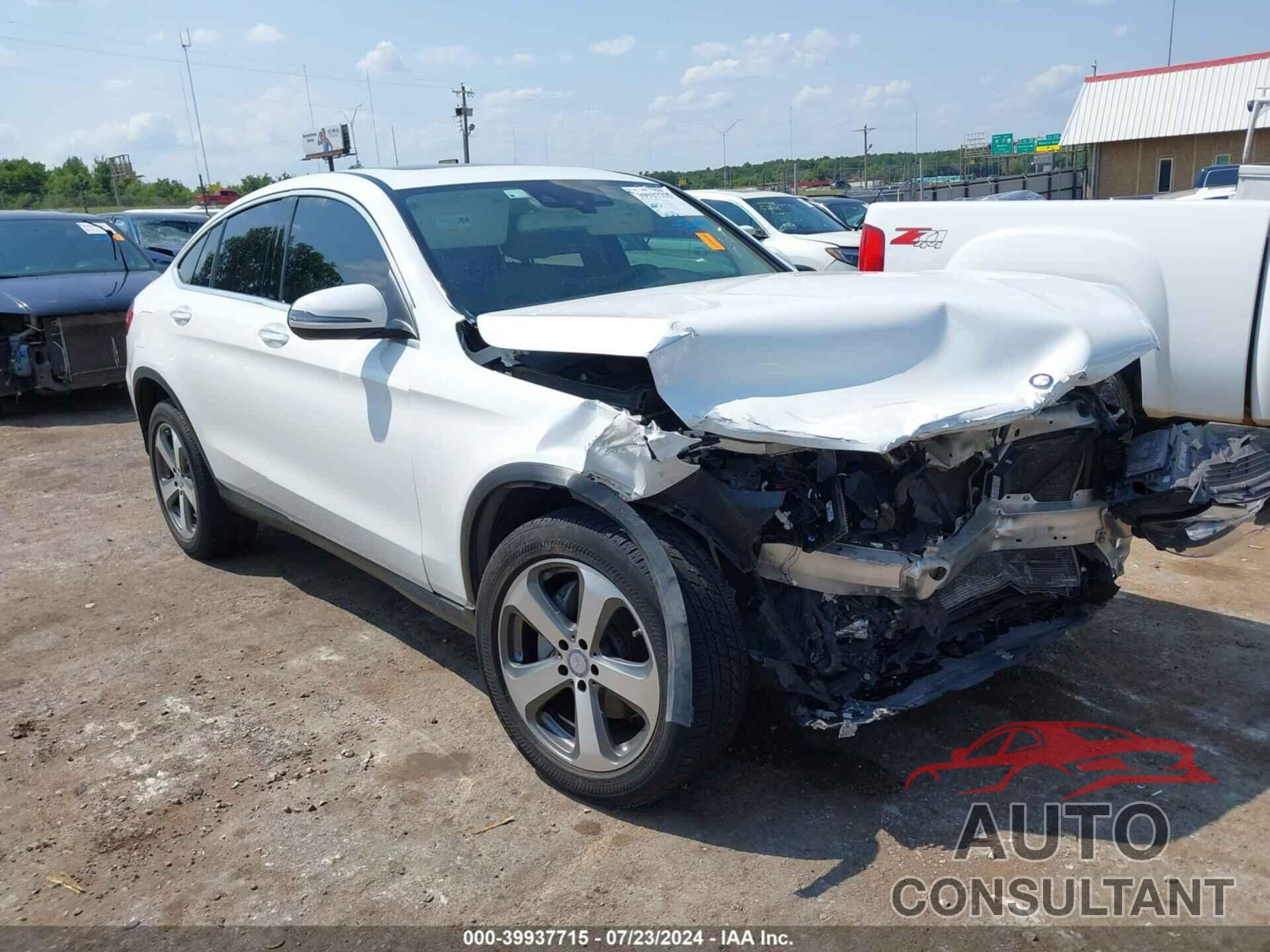 MERCEDES-BENZ GLC 300 COUPE 2017 - WDC0J4KB7HF195259
