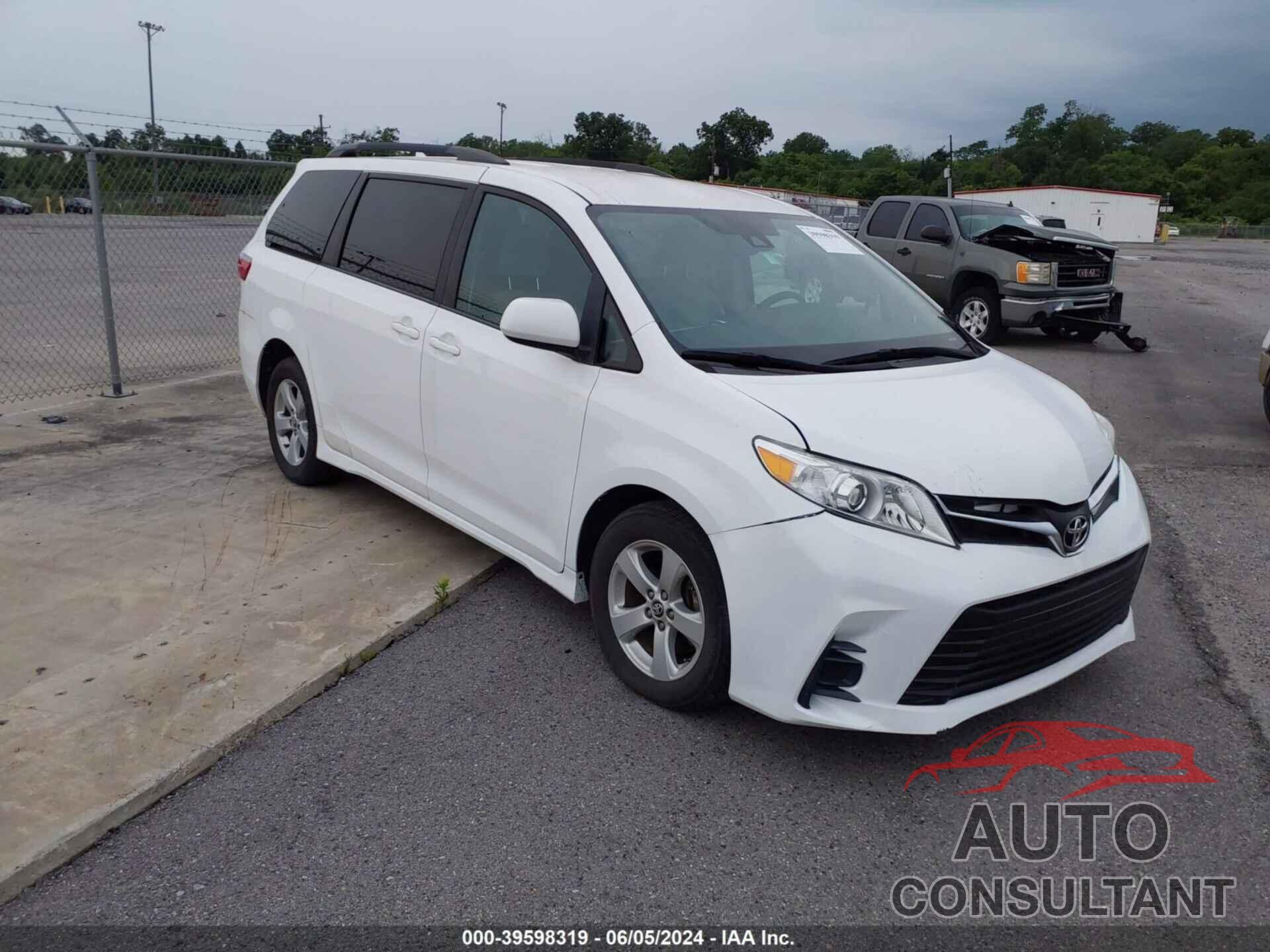 TOYOTA SIENNA 2018 - 5TDKZ3DC5JS957775