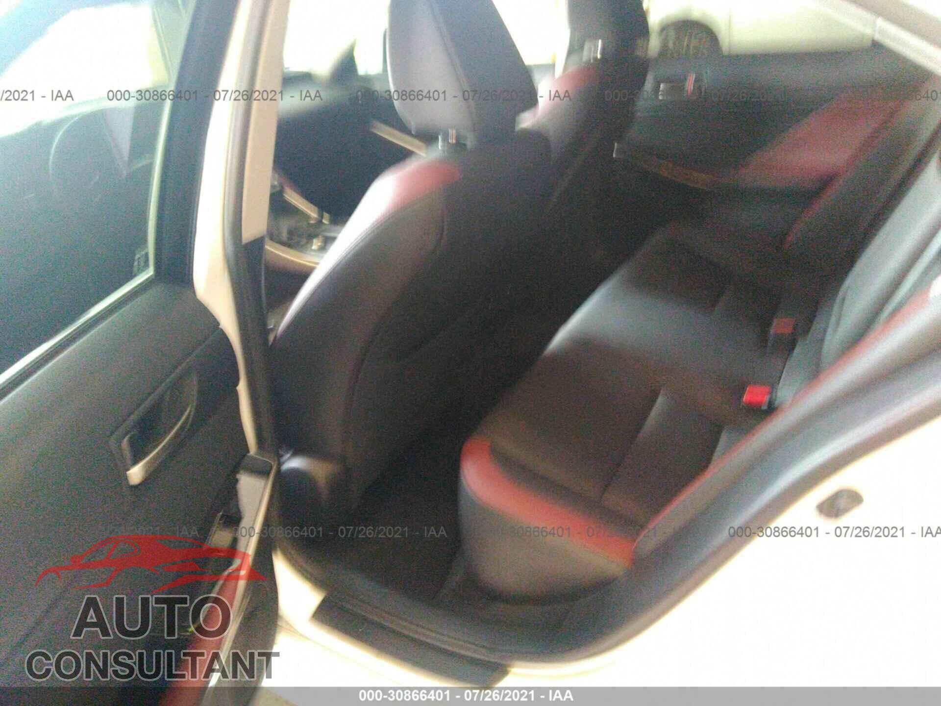 LEXUS IS 2017 - JTHBA1D22H5061631