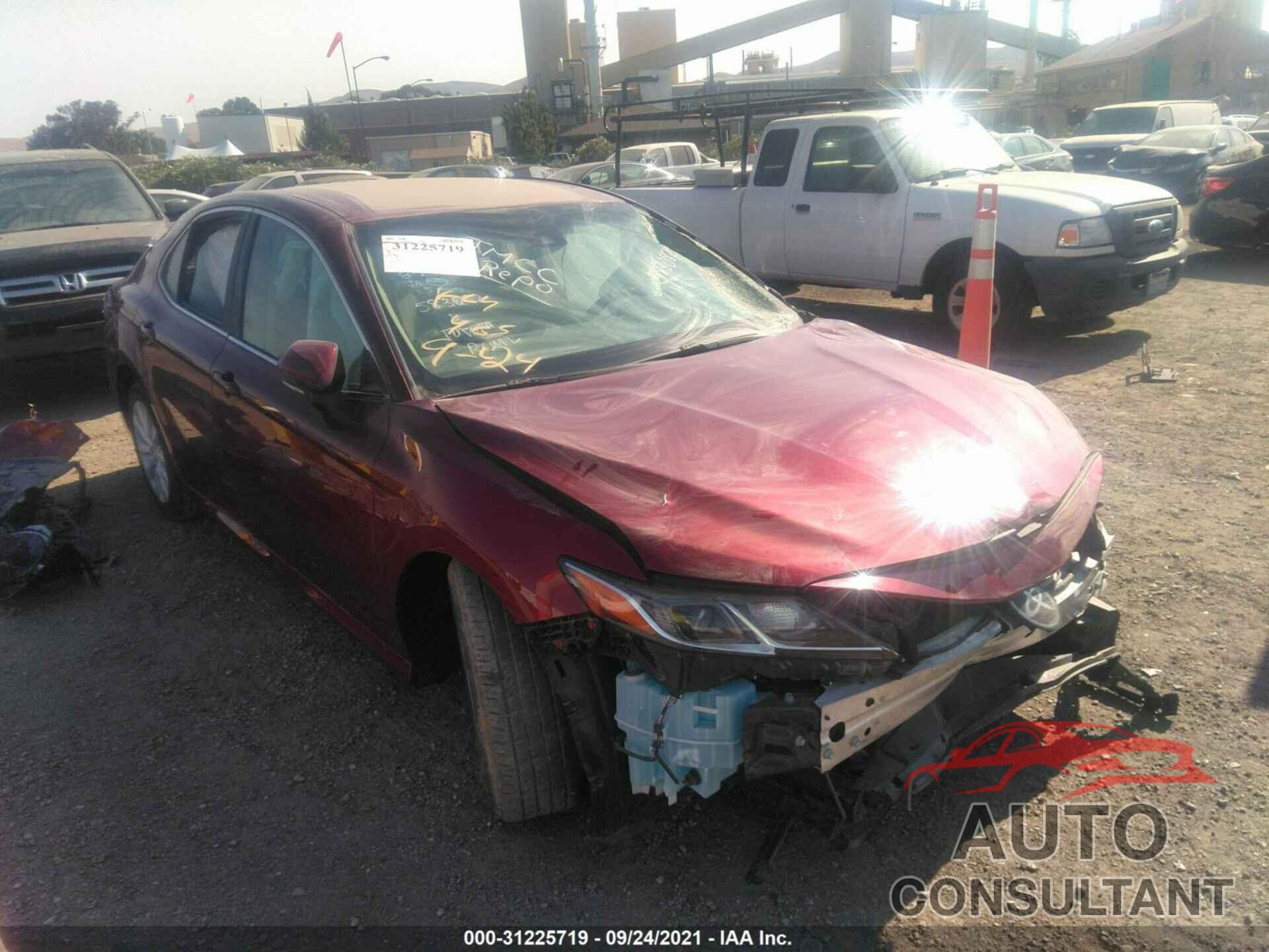TOYOTA CAMRY 2018 - 4T1B11HK4JU583082