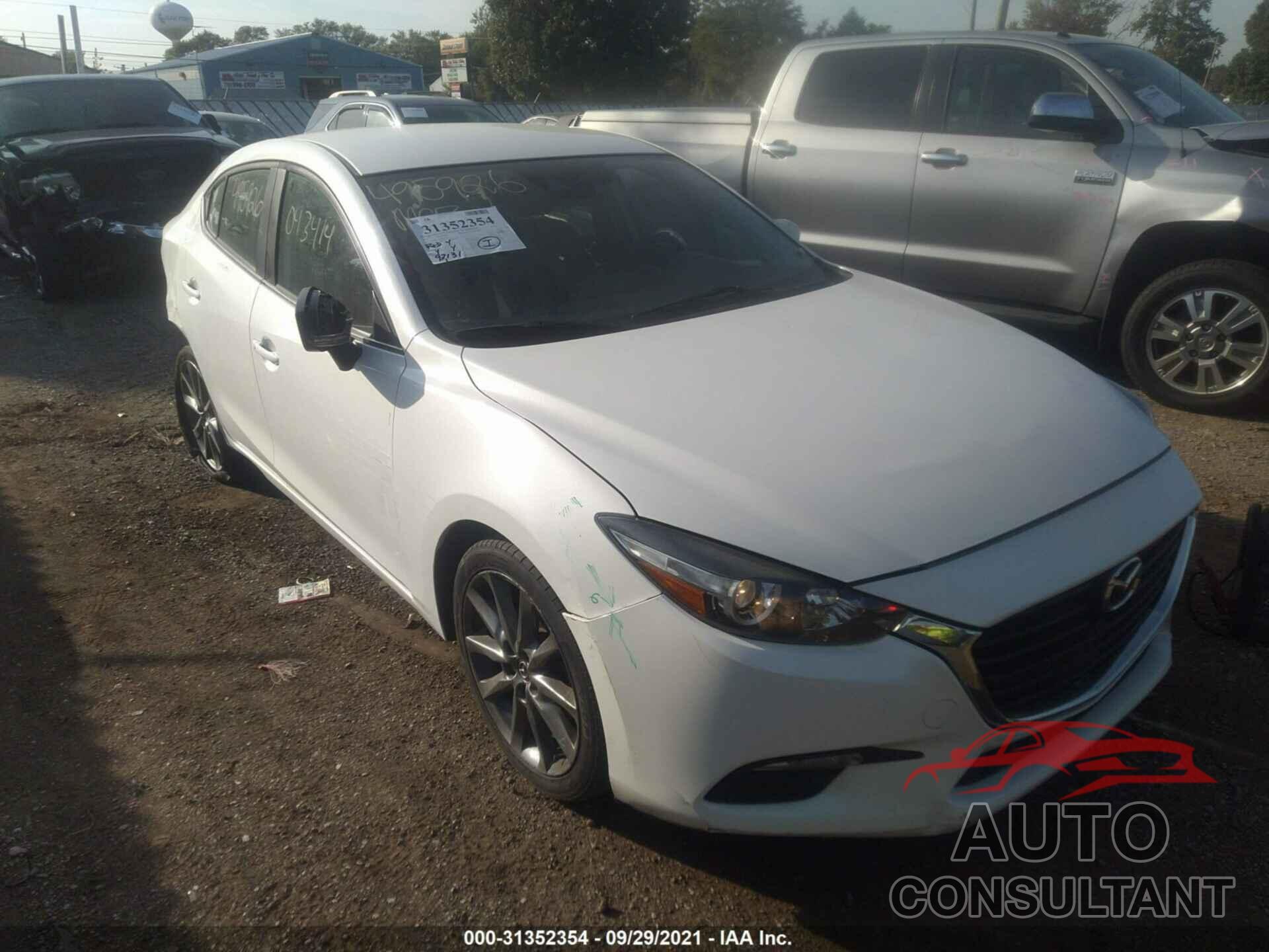 MAZDA MAZDA3 4-DOOR 2018 - 3MZBN1V38JM183873