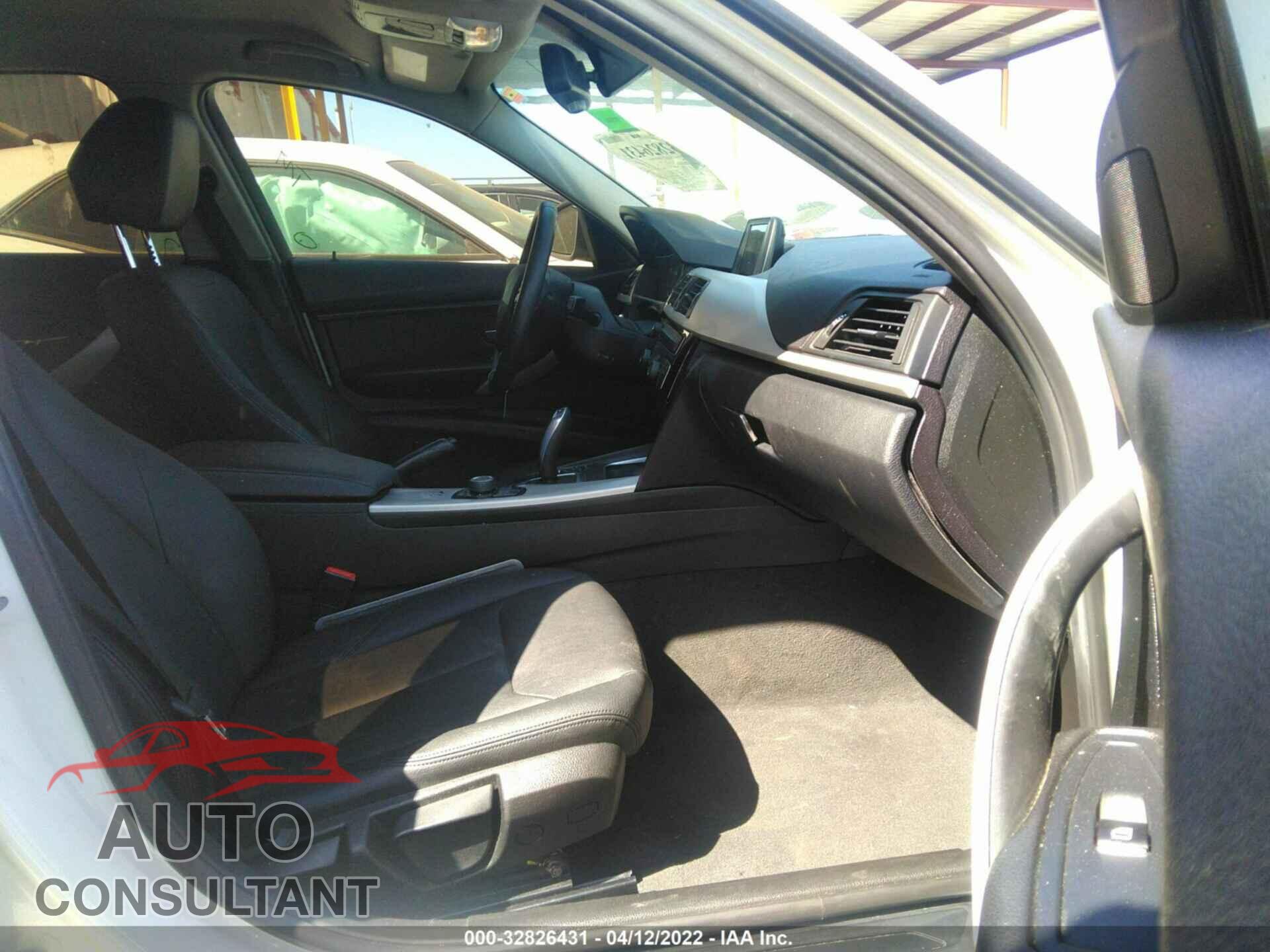 BMW 3 SERIES 2016 - WBA8E1G59GNU11001