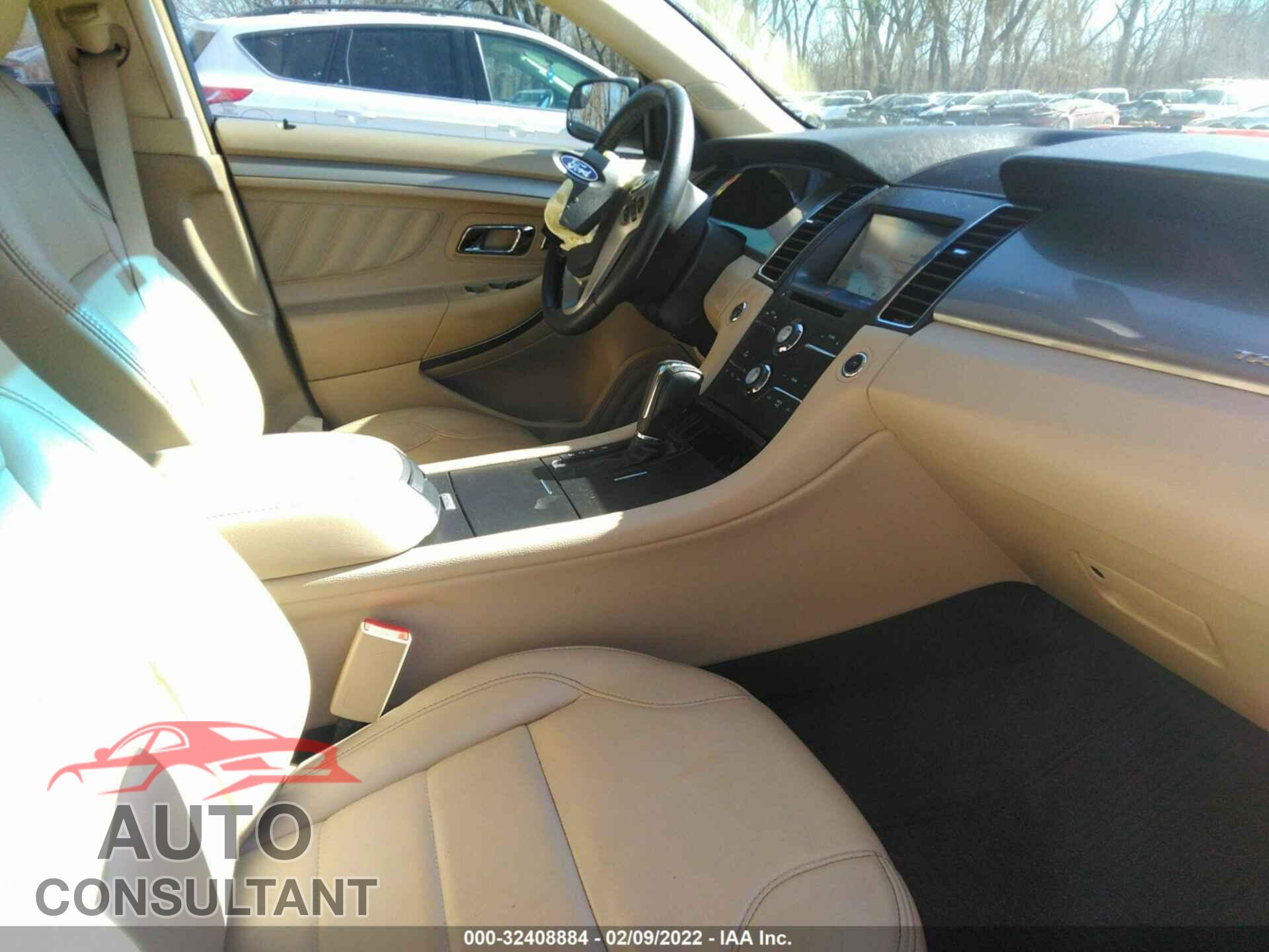 FORD TAURUS 2017 - 1FAHP2E84HG128968