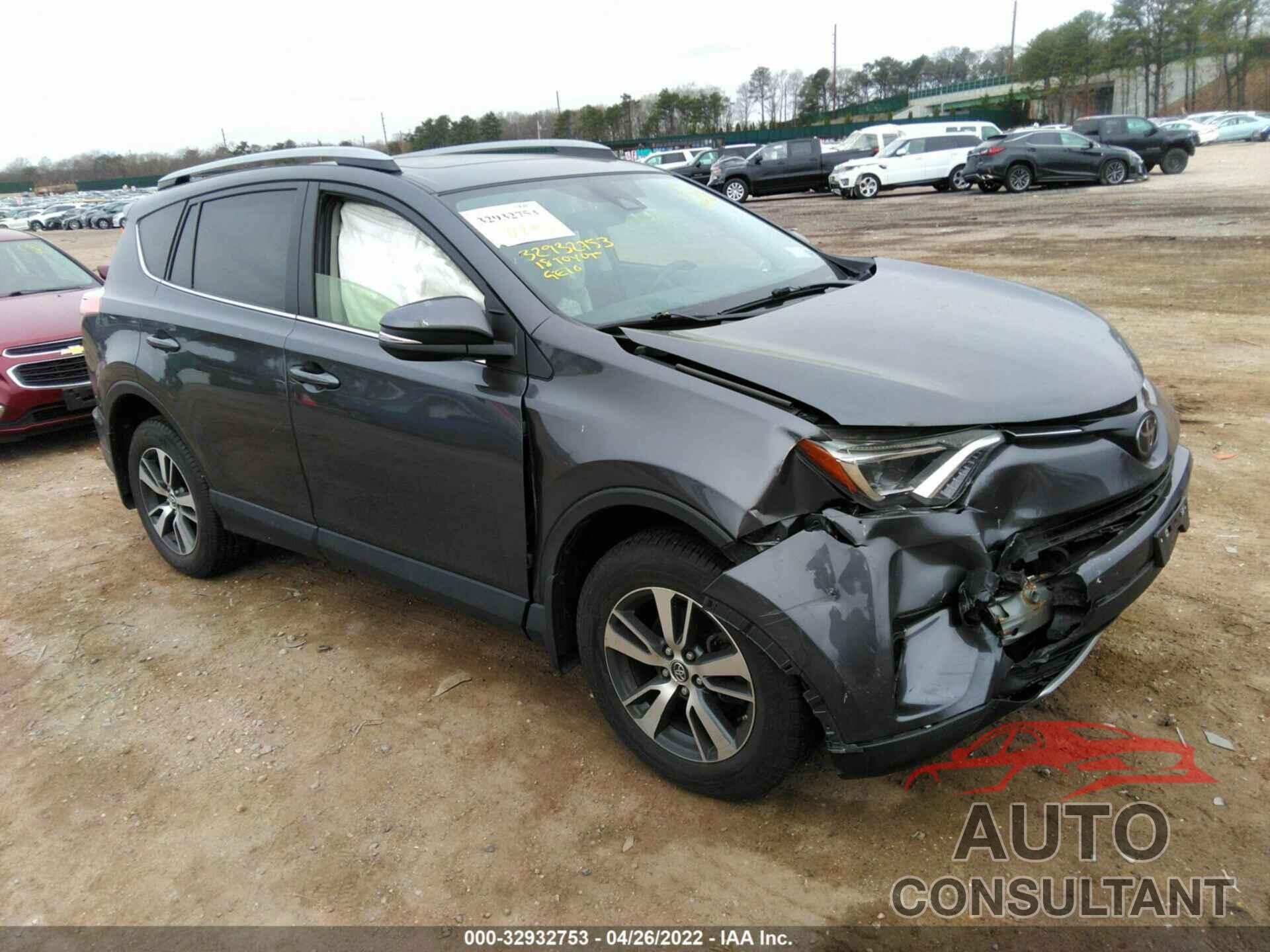 TOYOTA RAV4 2018 - JTMRFREV5JJ740153