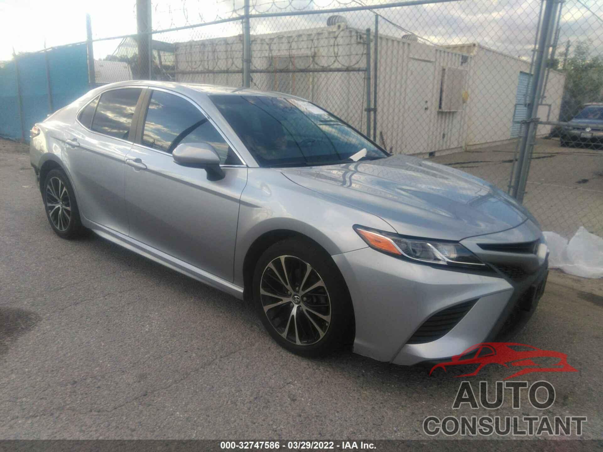 TOYOTA CAMRY 2018 - 4T1B11HK0JU136054