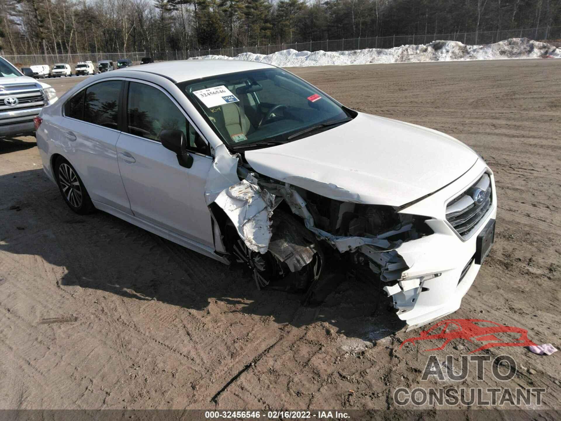 SUBARU LEGACY 2018 - 4S3BNAB68J3037427