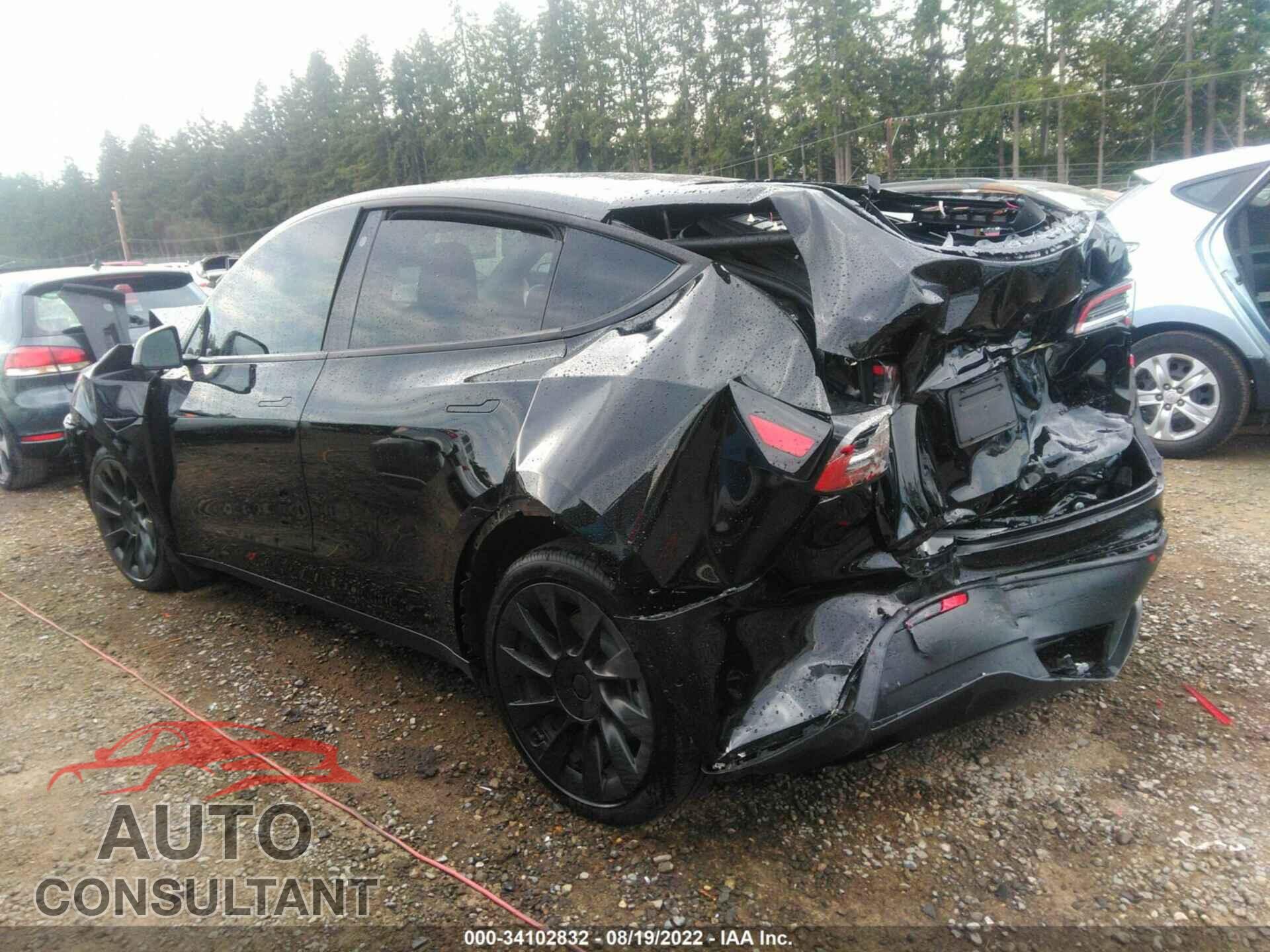 TESLA MODEL Y 2021 - 5YJYGAEE5MF265903