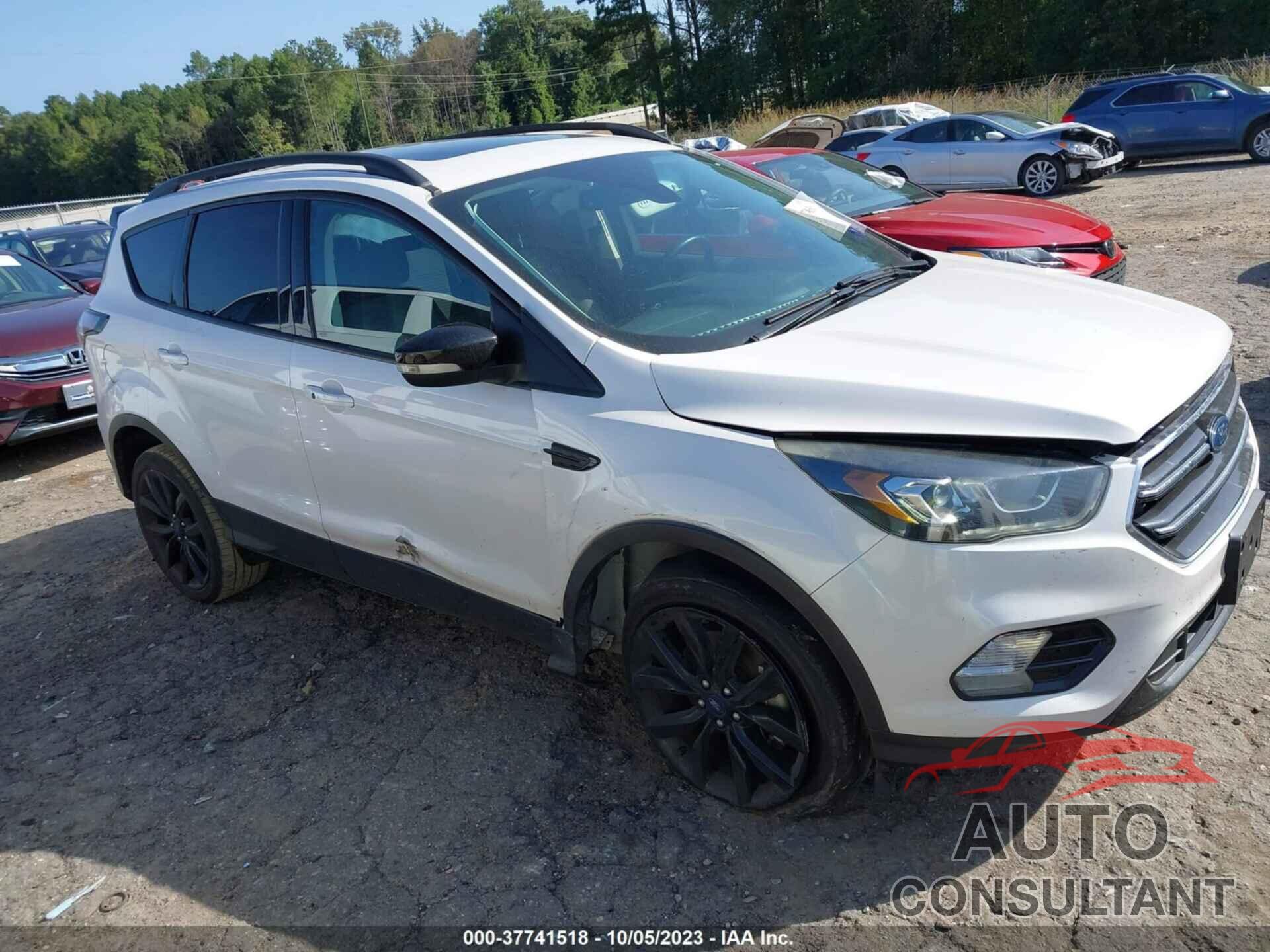 FORD ESCAPE 2017 - 1FMCU9J99HUC71271