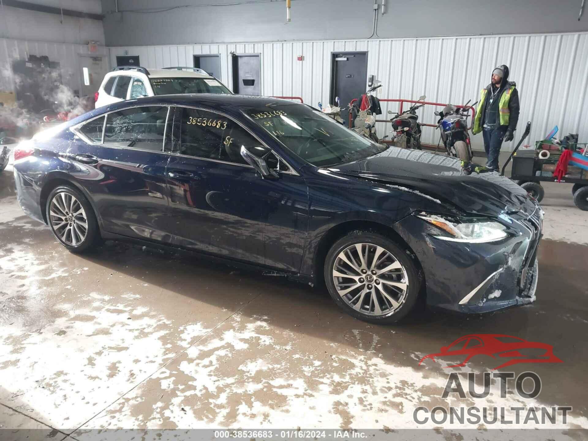 LEXUS ES 2019 - 58ABZ1B1XKU039365