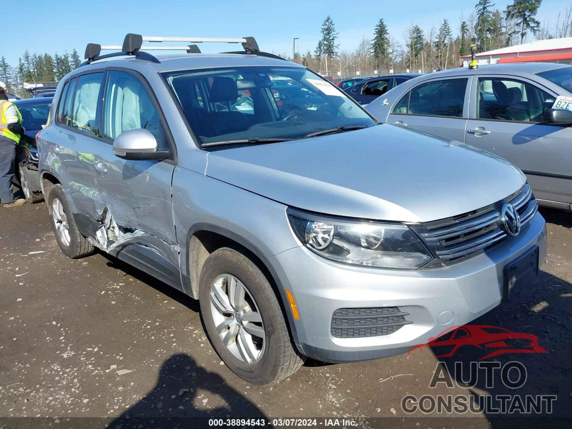 VOLKSWAGEN TIGUAN 2017 - WVGBV7AX0HK001532