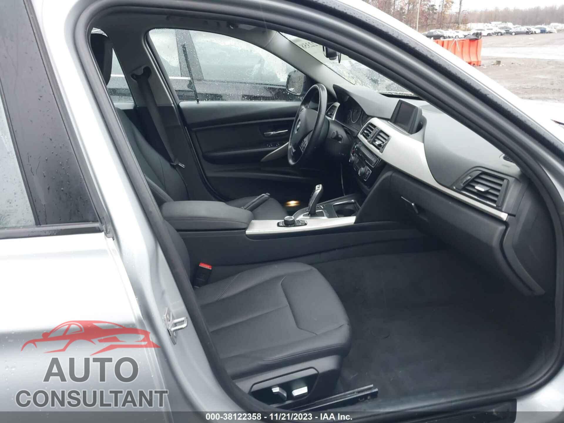 BMW 320I 2018 - WBA8E5G52JNU47675