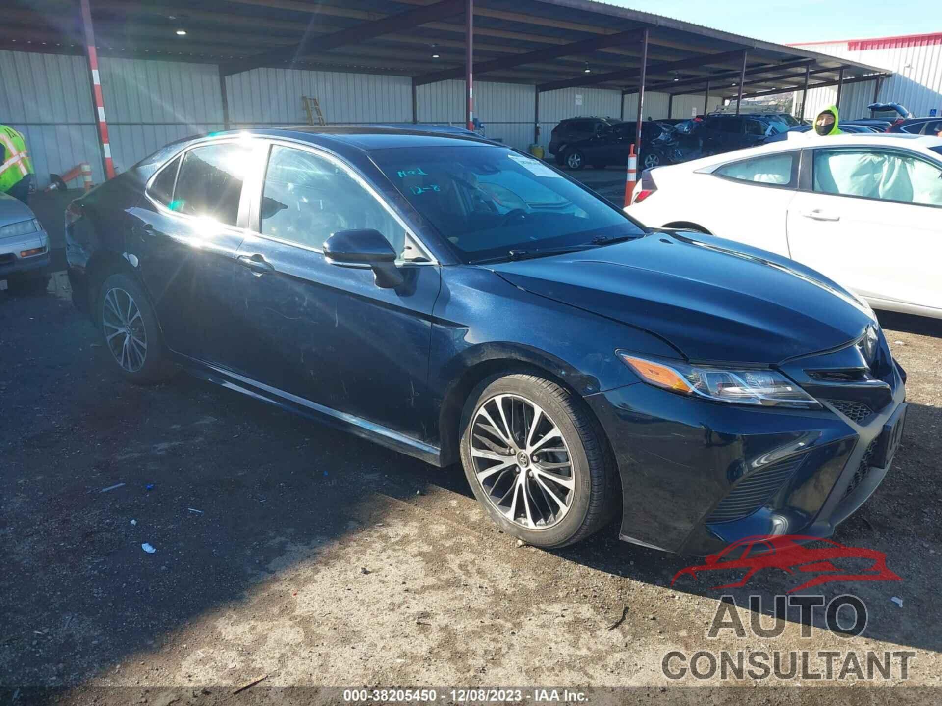 TOYOTA CAMRY 2018 - 4T1B11HK3JU604696