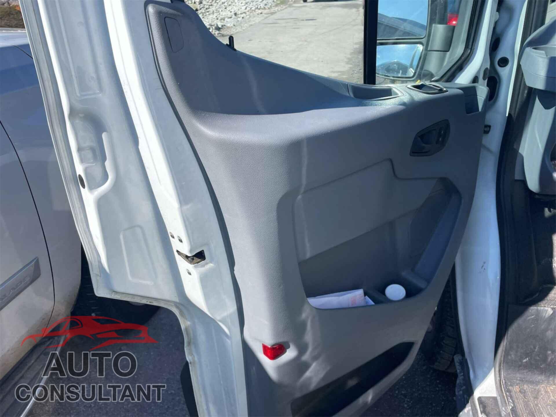 FORD TRANSIT 2018 - 1FTYE1YM5JKB29004