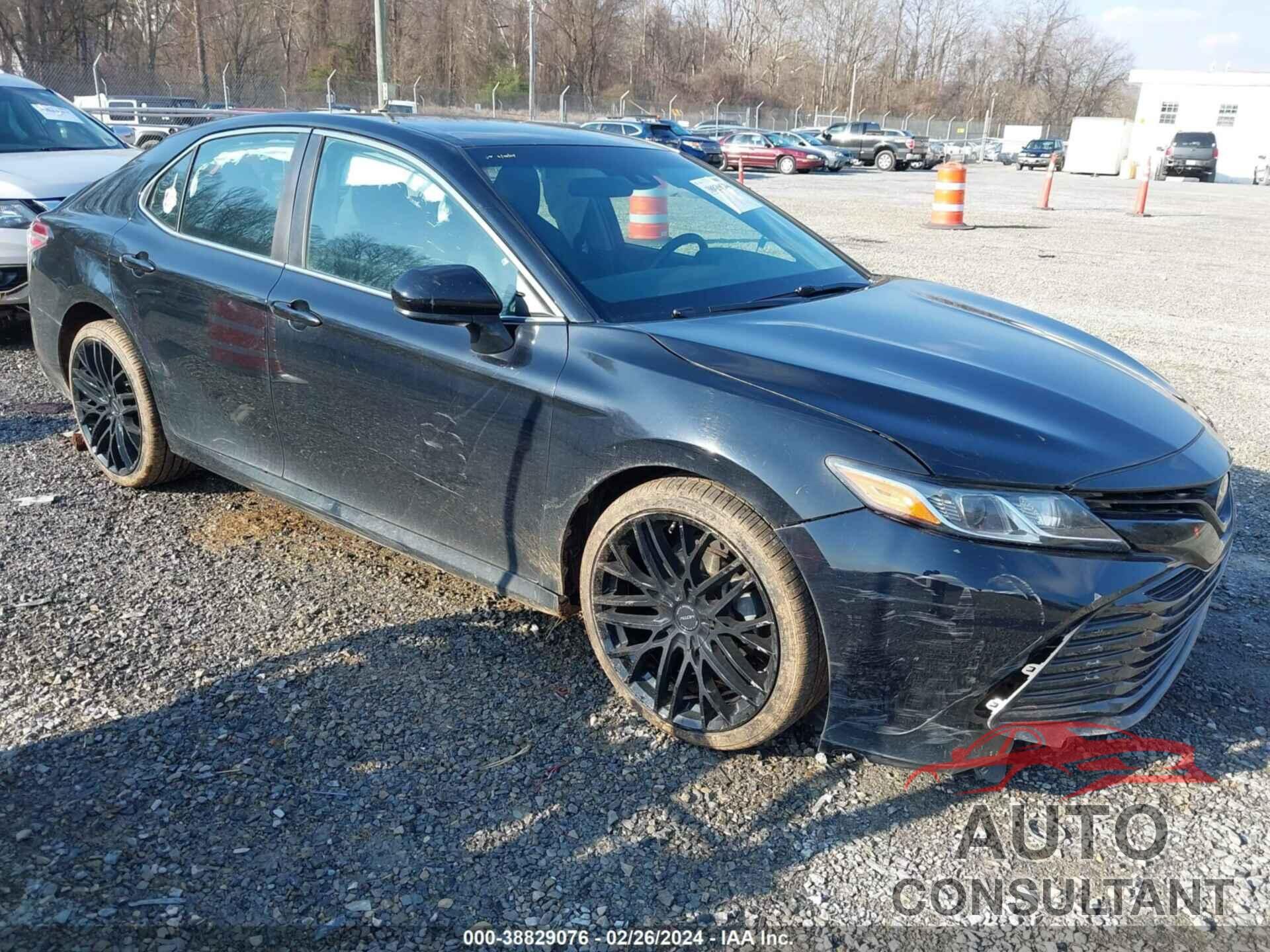 TOYOTA CAMRY 2018 - 4T1B11HK5JU566940