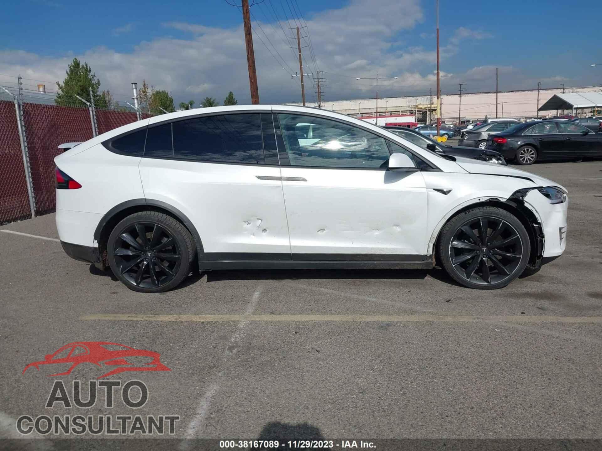 TESLA MODEL X 2018 - 5YJXCAE20JF135844