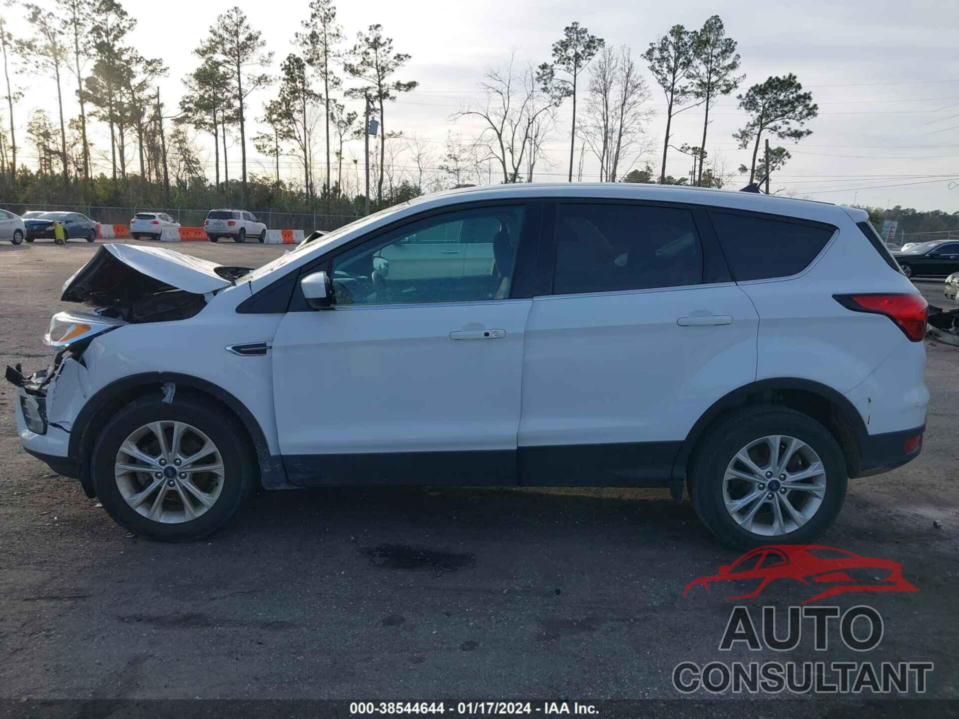 FORD ESCAPE 2019 - 1FMCU0GD7KUA30145