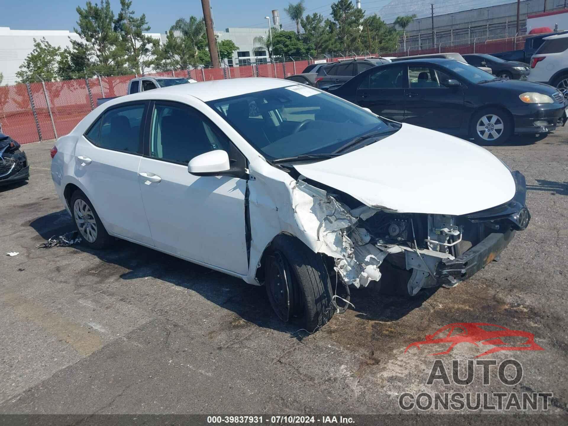TOYOTA COROLLA 2018 - 5YFBURHE8JP853903