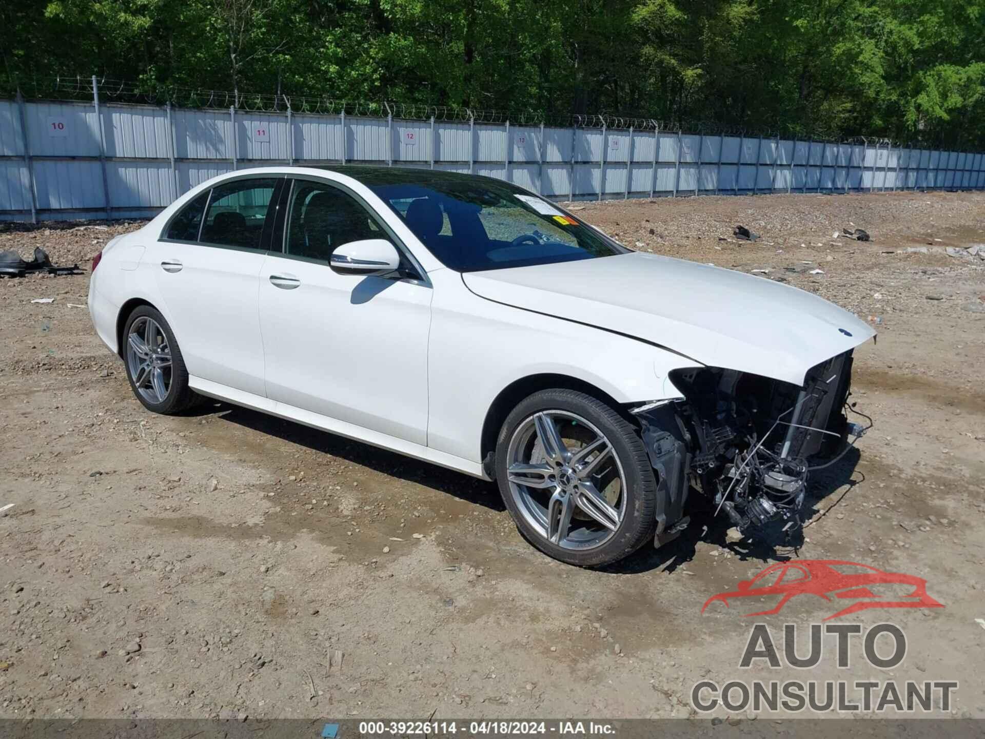 MERCEDES-BENZ E 300 2019 - WDDZF4KB2KA520358