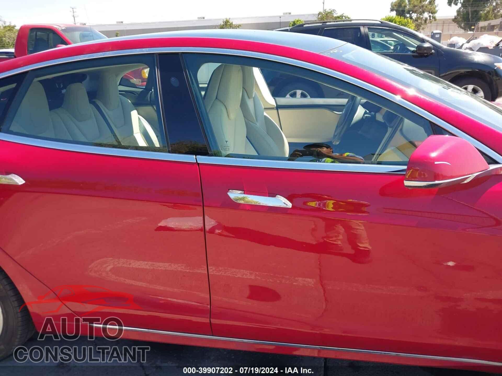 TESLA MODEL S 2018 - 5YJSA1E21JF286529