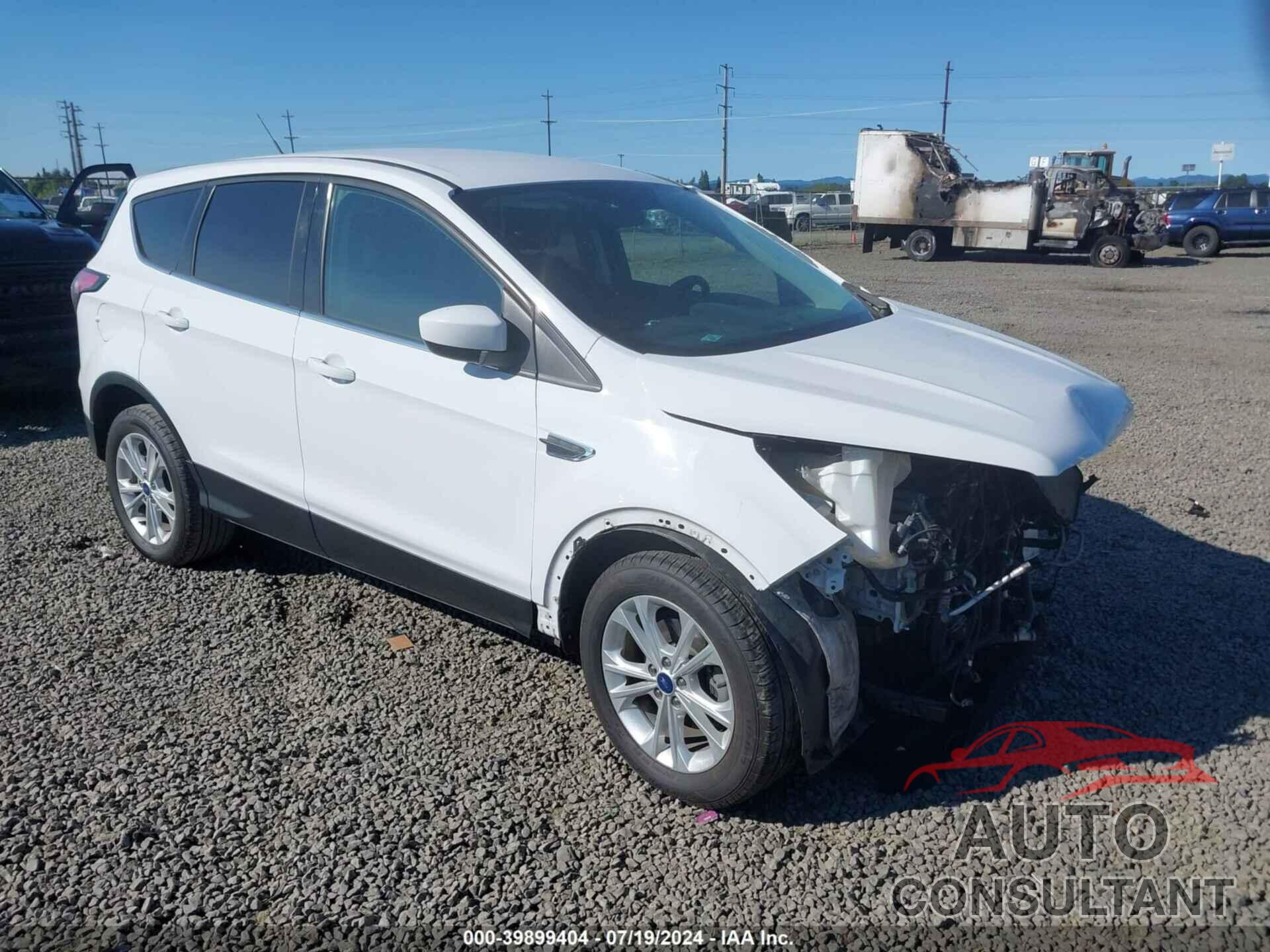 FORD ESCAPE 2017 - 1FMCU0GD2HUC39768