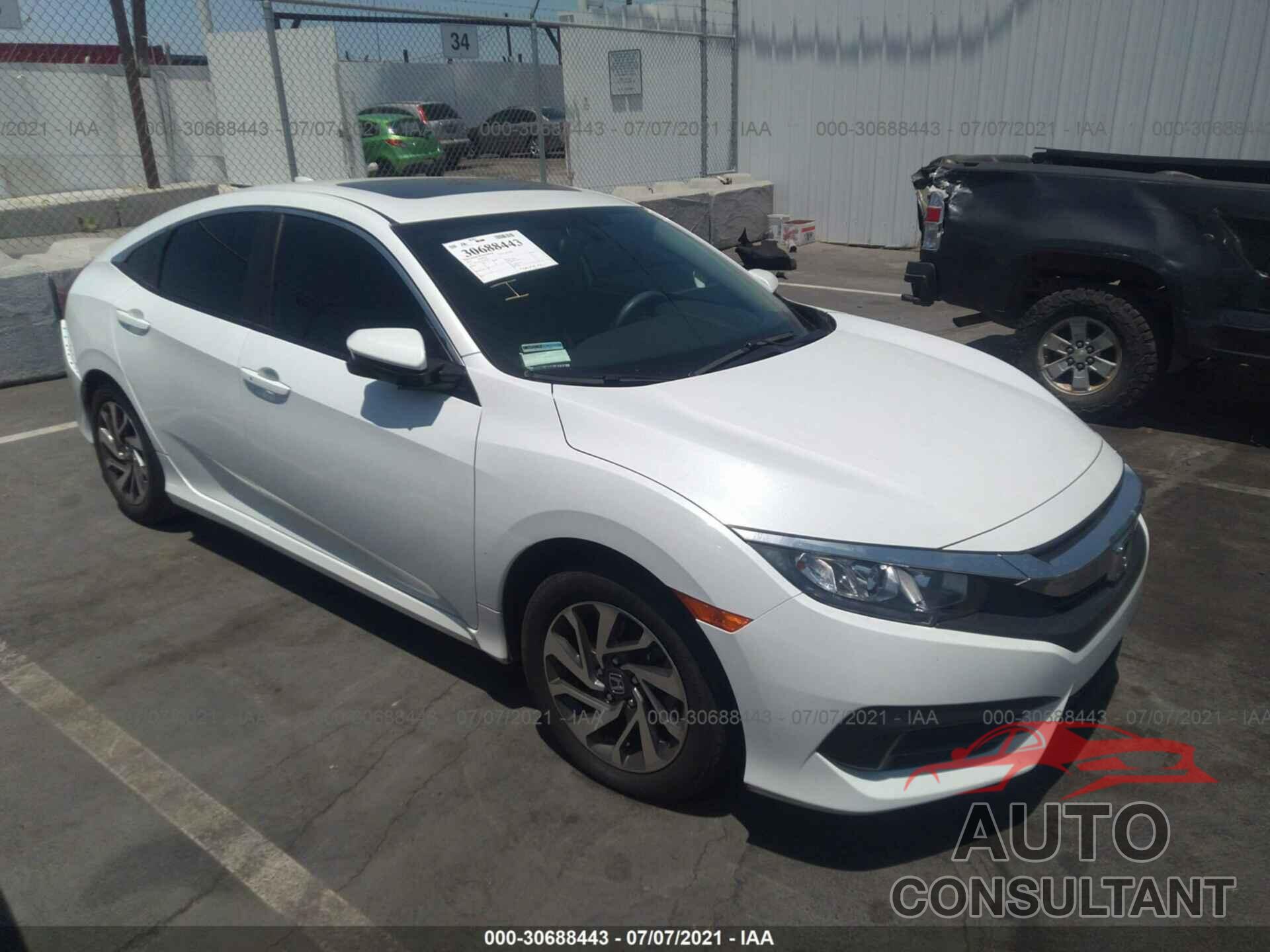 HONDA CIVIC SEDAN 2018 - 19XFC2F74JE209879