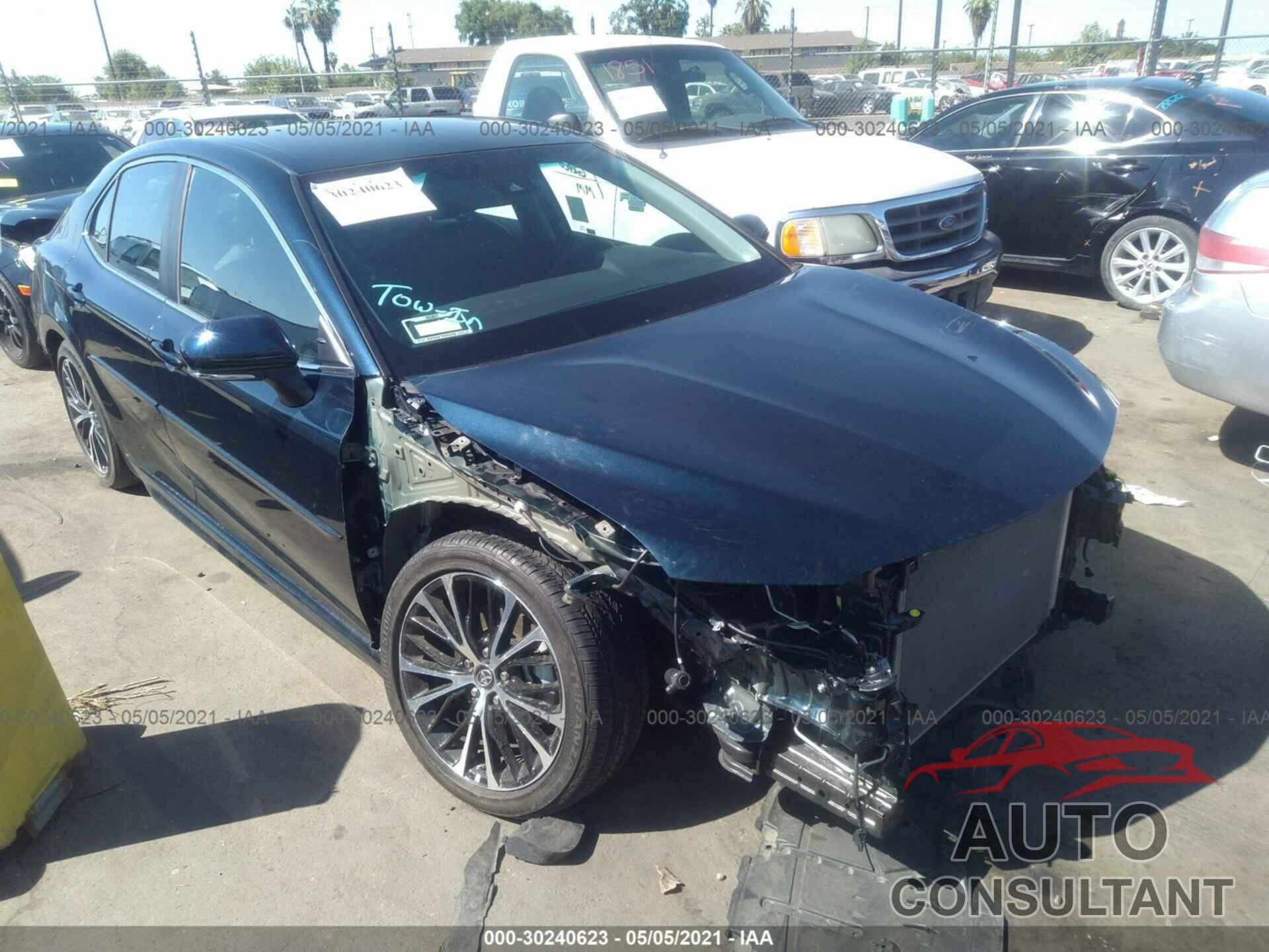 TOYOTA CAMRY 2018 - 4T1B11HK3JU605850