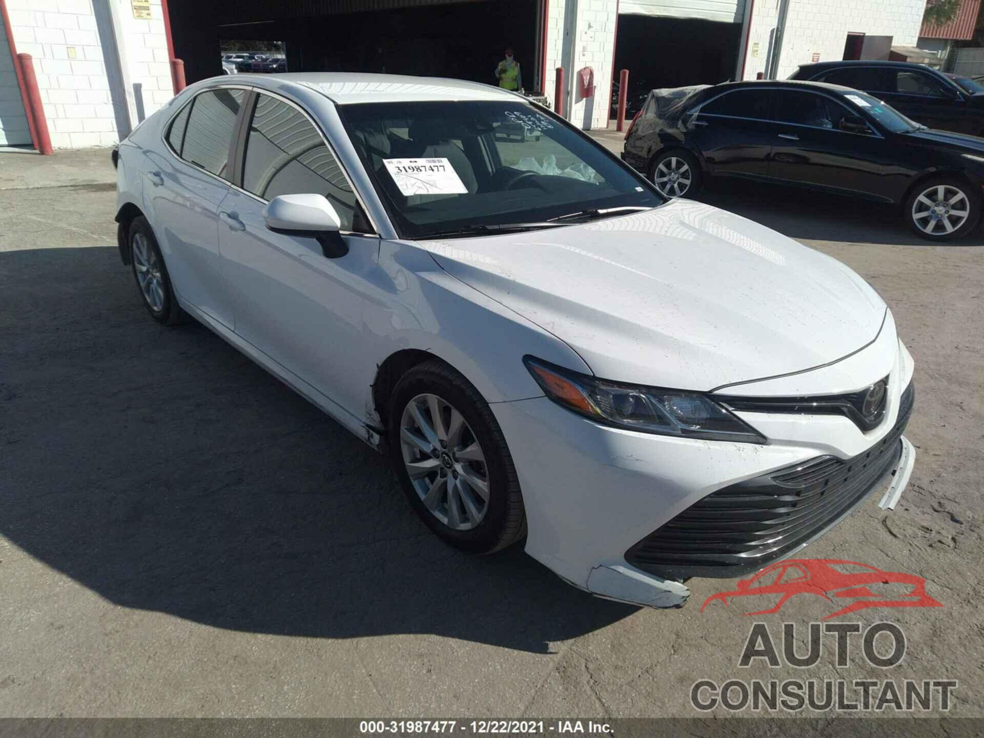 TOYOTA CAMRY 2018 - 4T1B11HK5JU071492