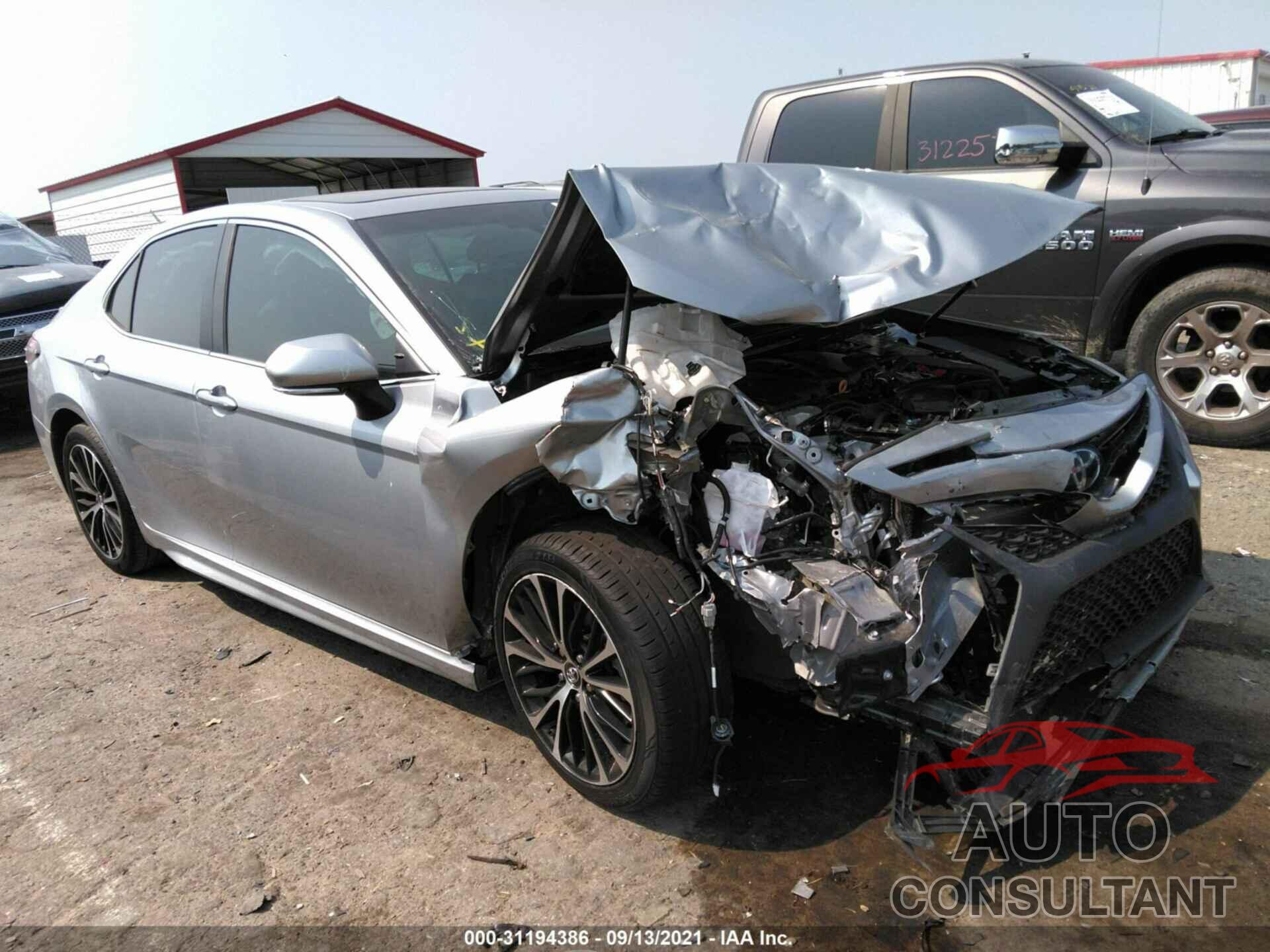TOYOTA CAMRY 2018 - 4T1B11HK7JU128629