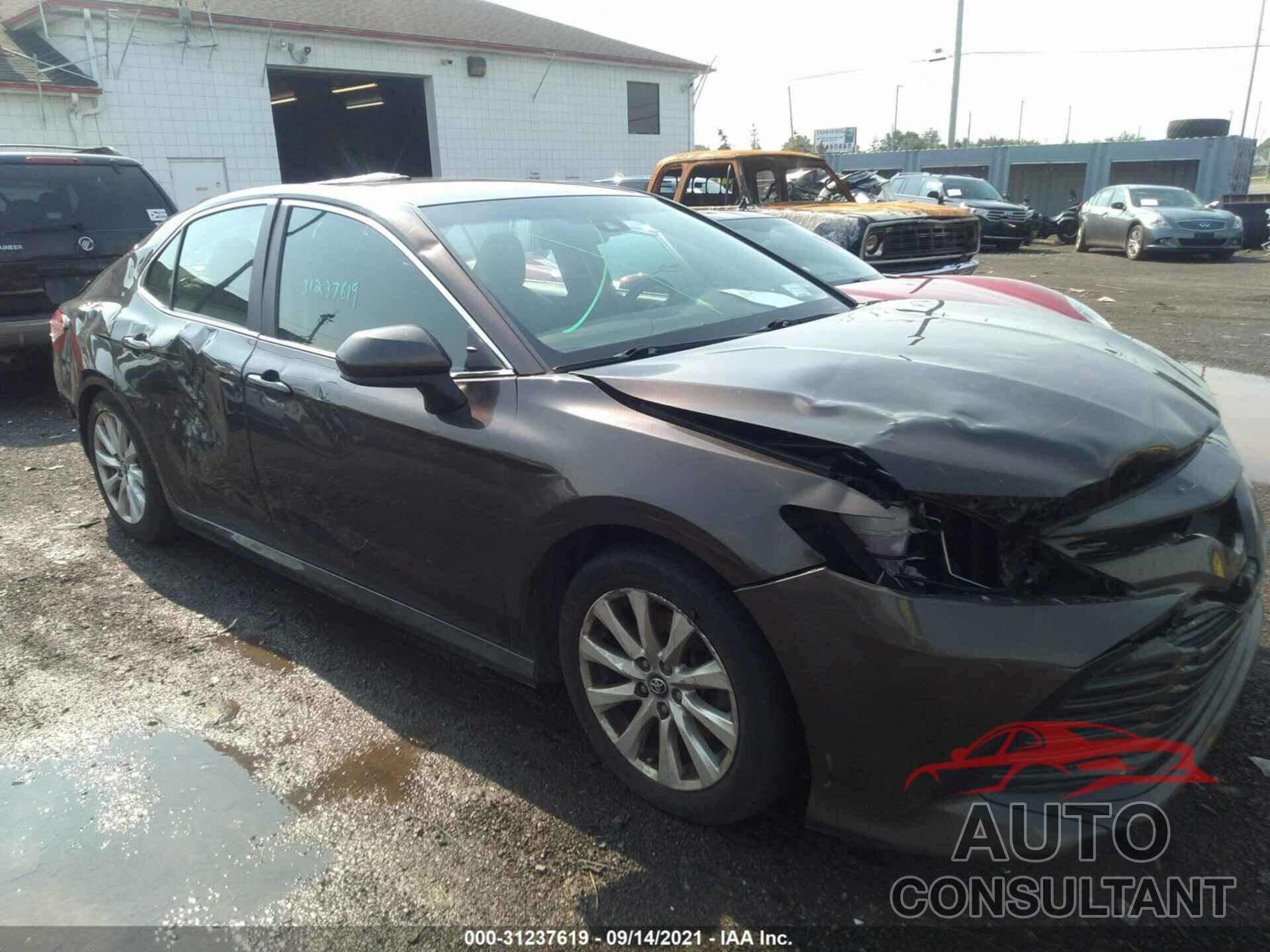 TOYOTA CAMRY 2018 - 4T1B11HK3JU503772