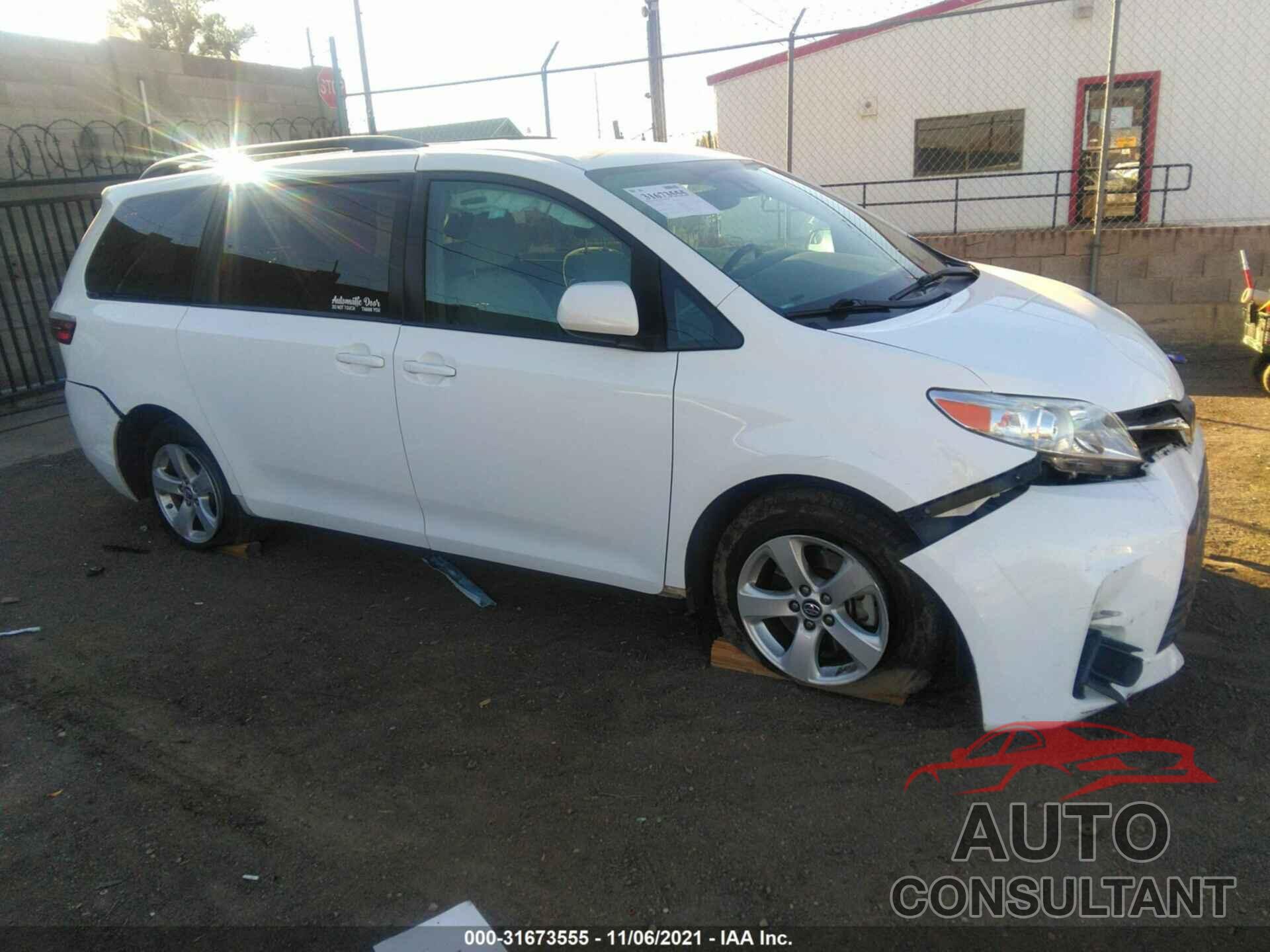 TOYOTA SIENNA 2018 - 5TDKZ3DC6JS952097