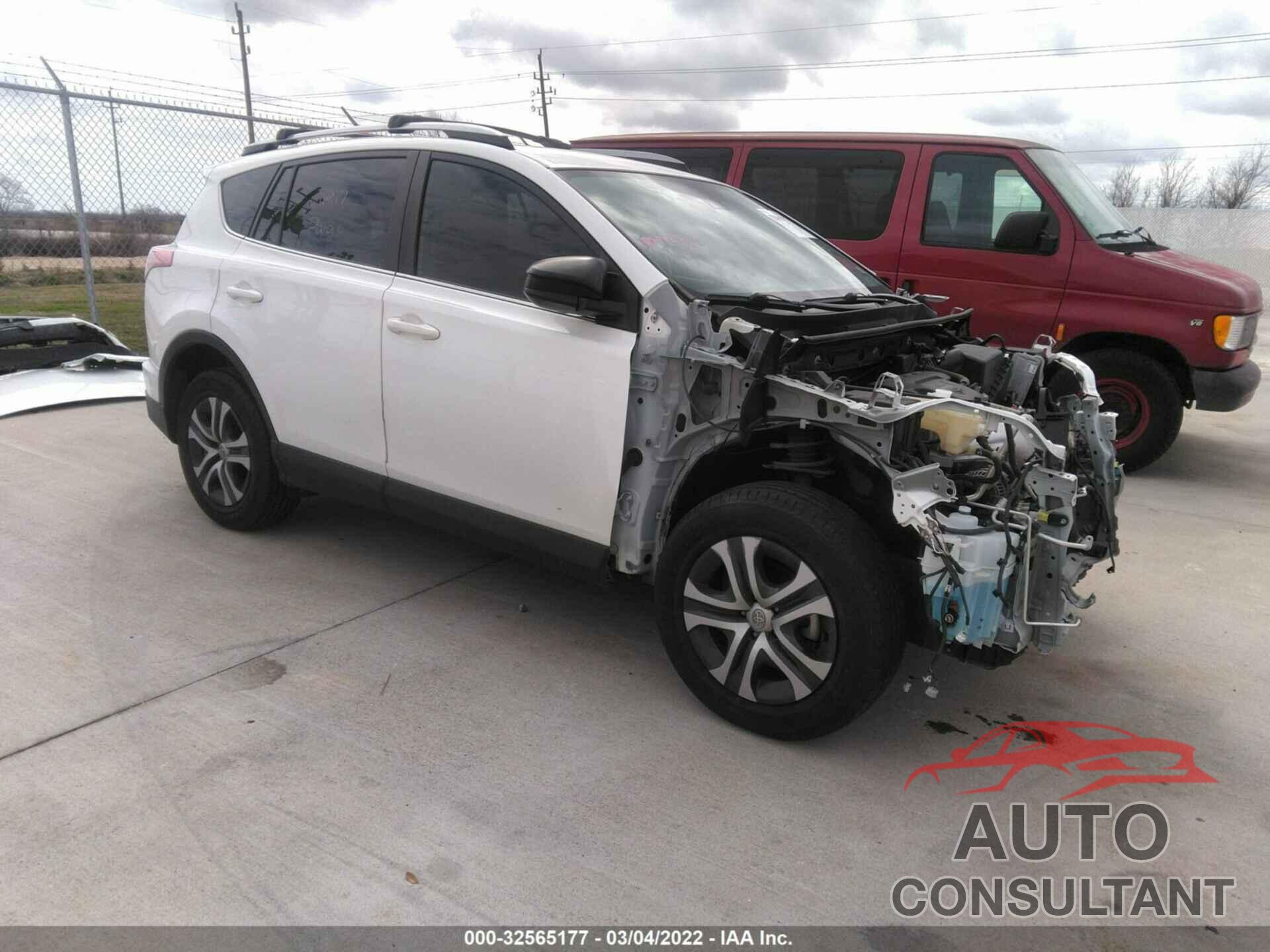 TOYOTA RAV4 2017 - JTMZFREV1HJ714871