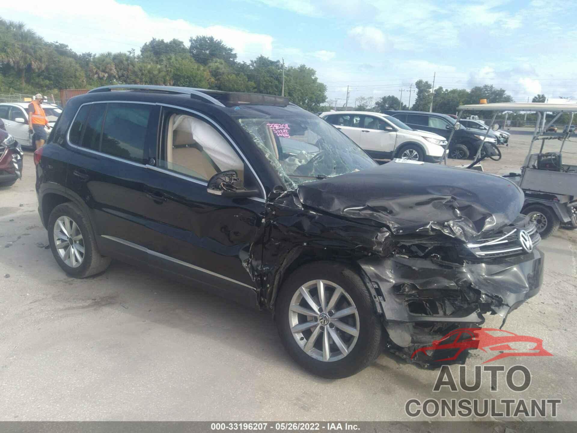 VOLKSWAGEN TIGUAN 2017 - WVGRV7AX1HK007337