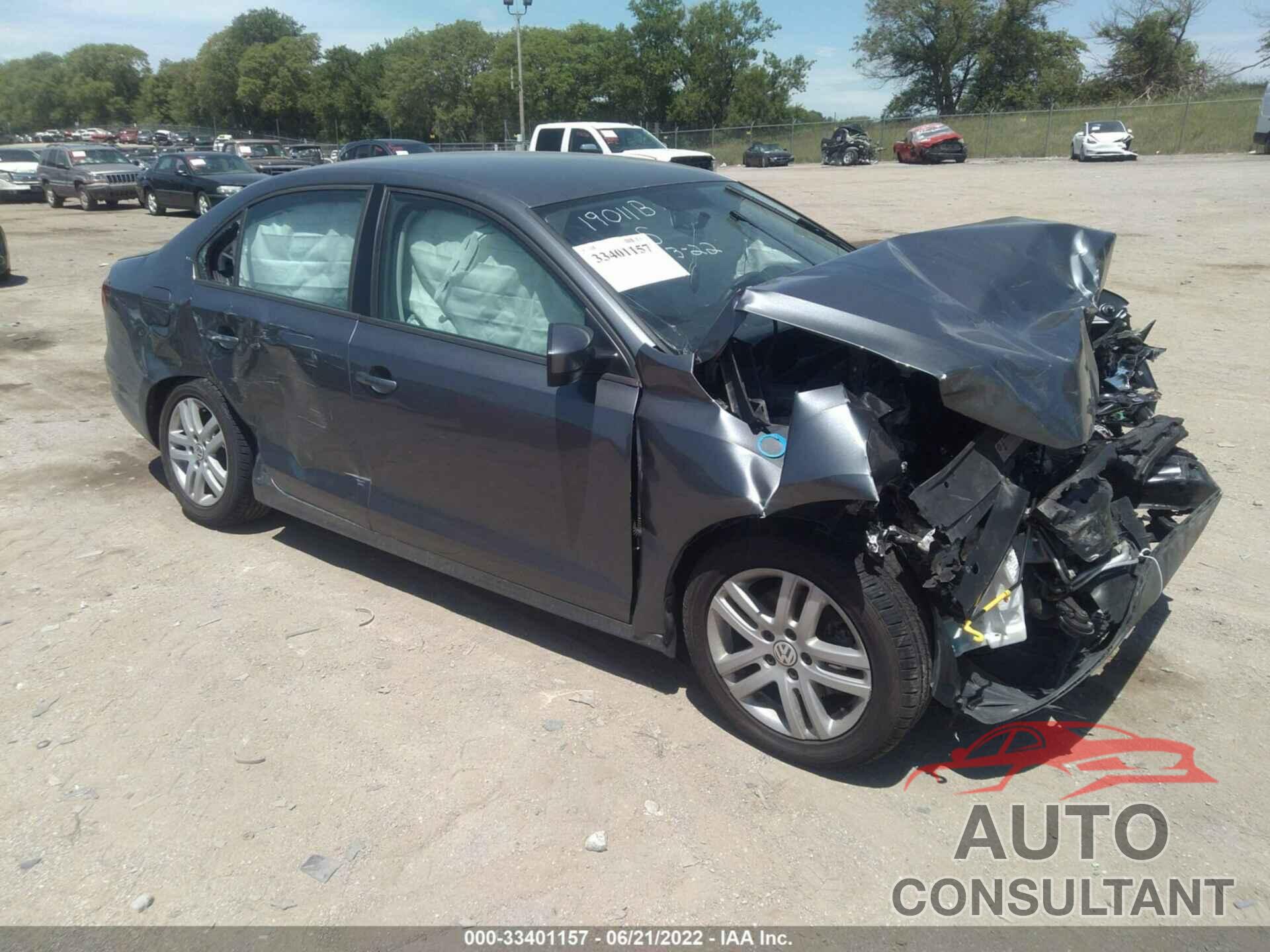 VOLKSWAGEN JETTA 2018 - 3VW2B7AJ4JM258813