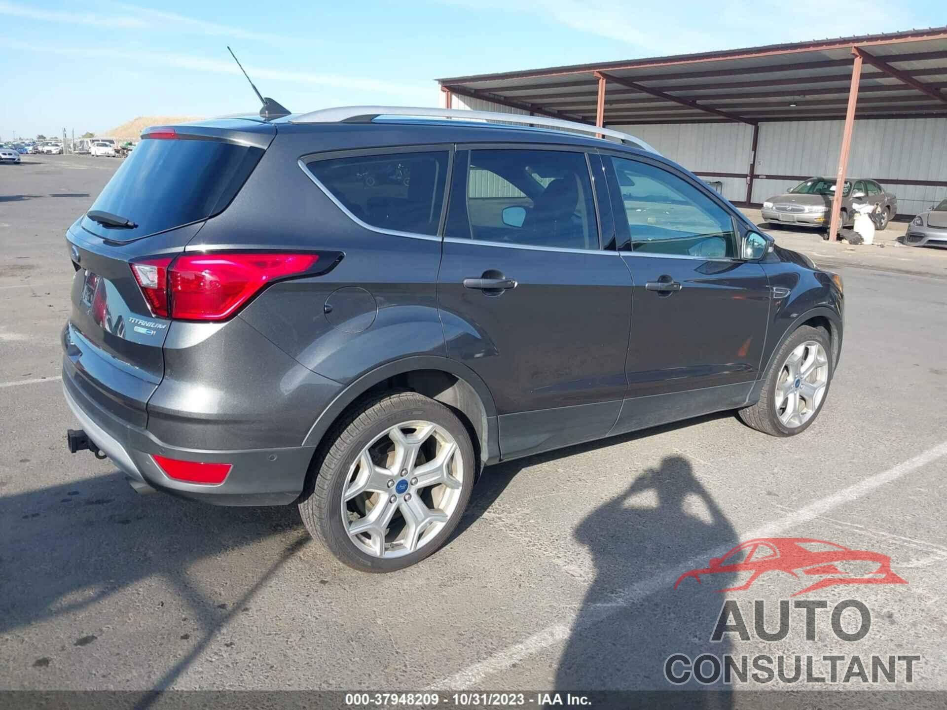 FORD ESCAPE 2019 - 1FMCU9J97KUE06416