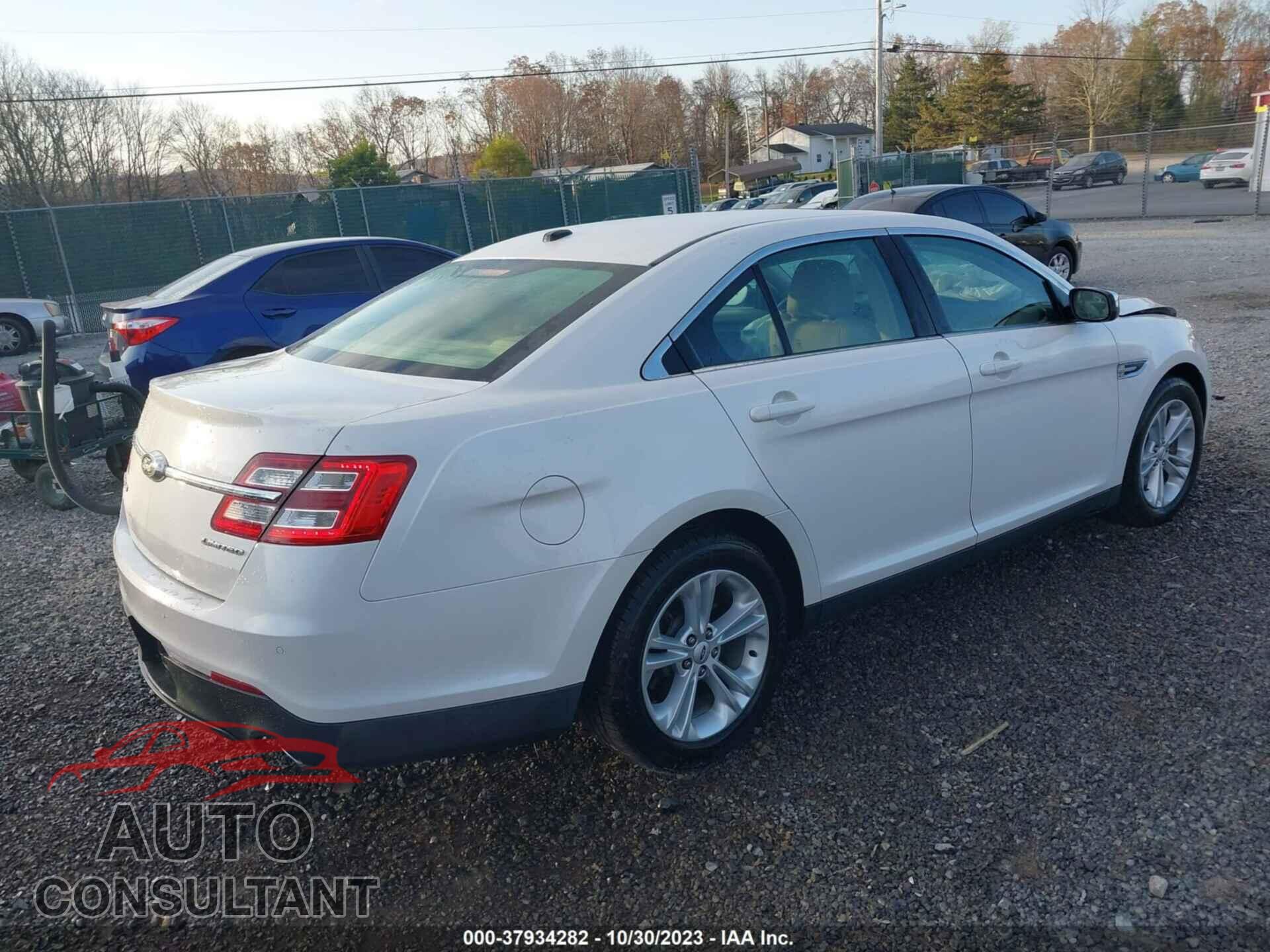 FORD TAURUS 2018 - 1FAHP2F80JG126235