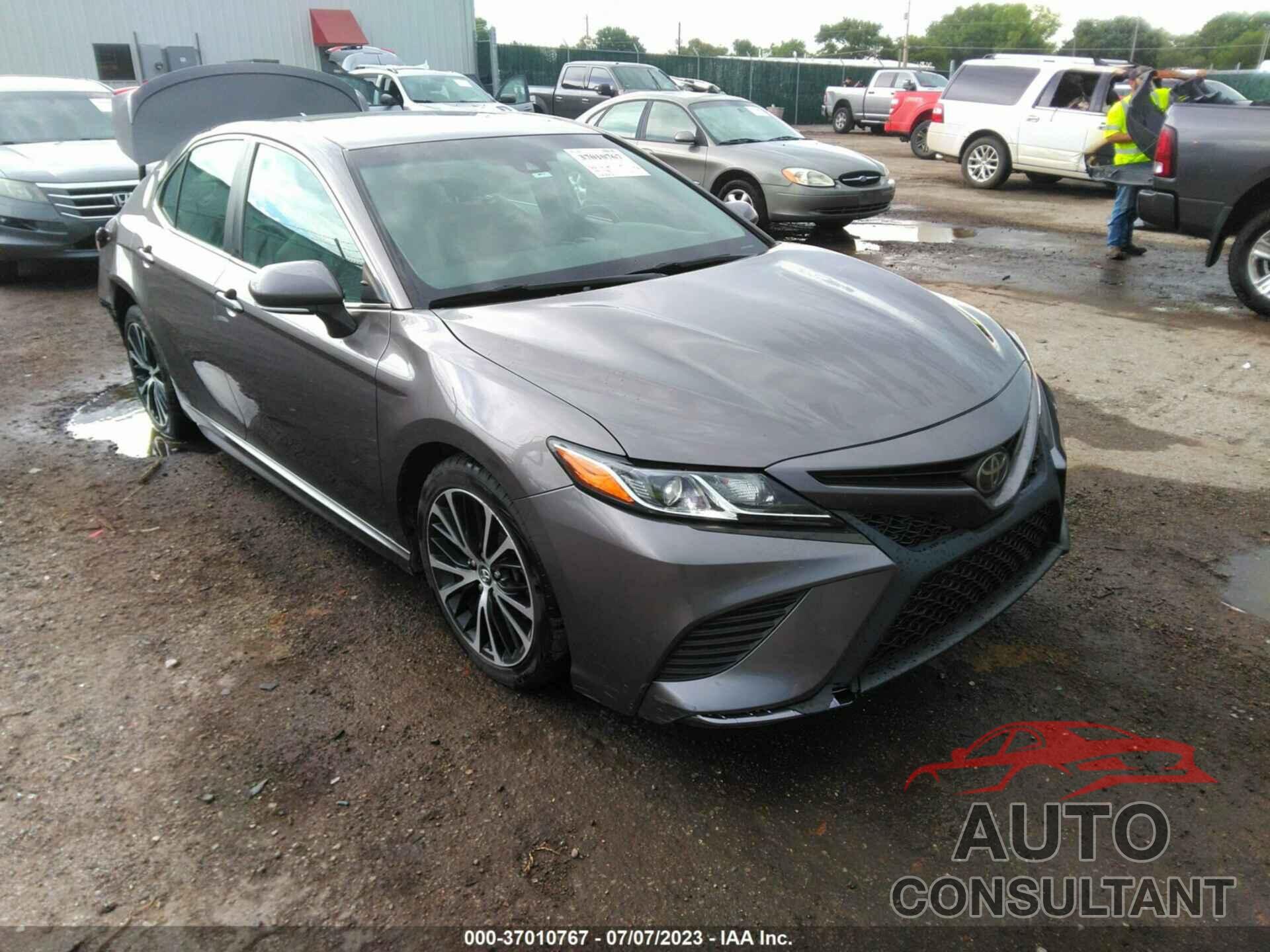 TOYOTA CAMRY 2018 - 4T1B11HK5JU550205