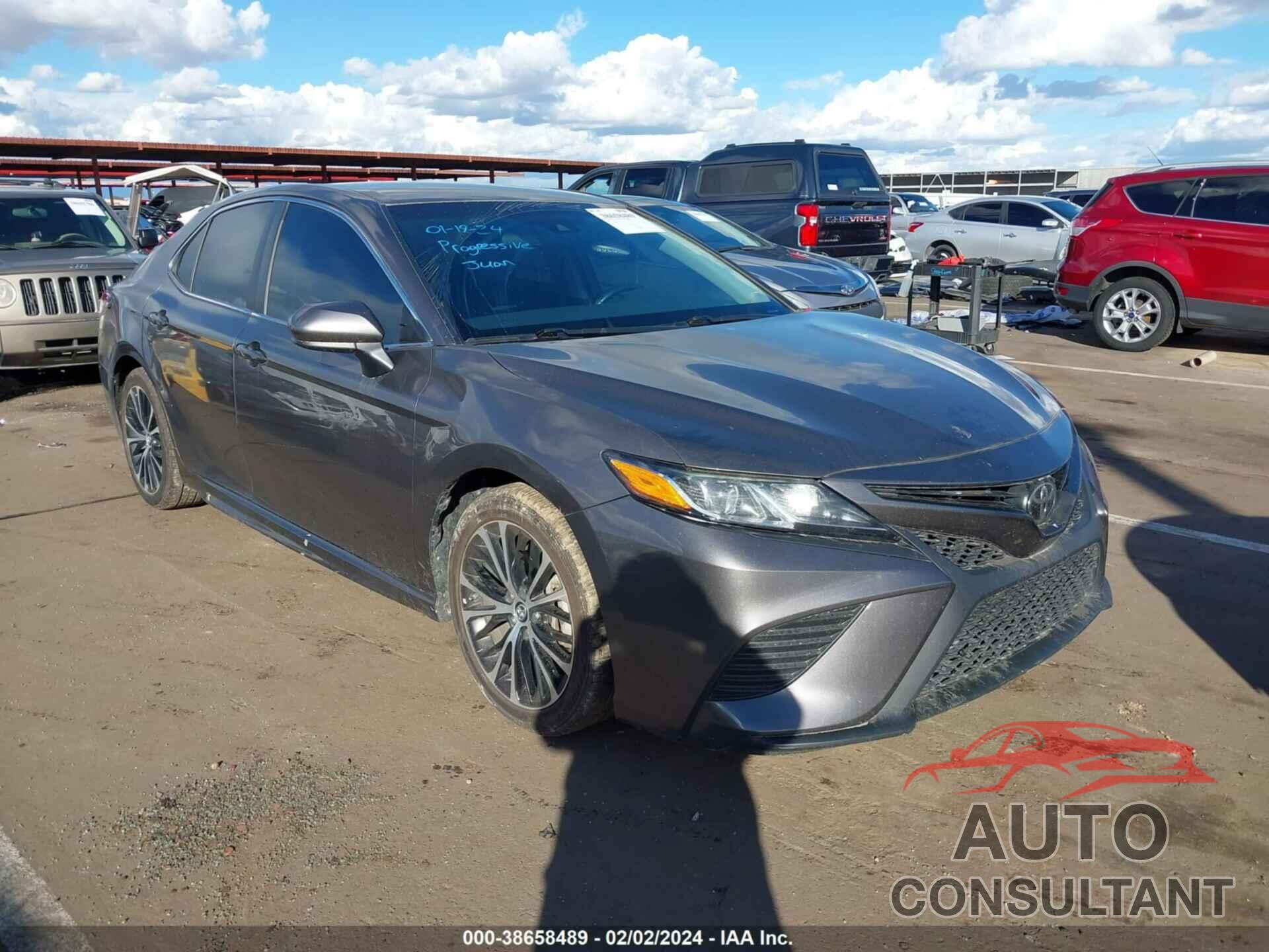 TOYOTA CAMRY 2018 - 4T1B11HK4JU141354