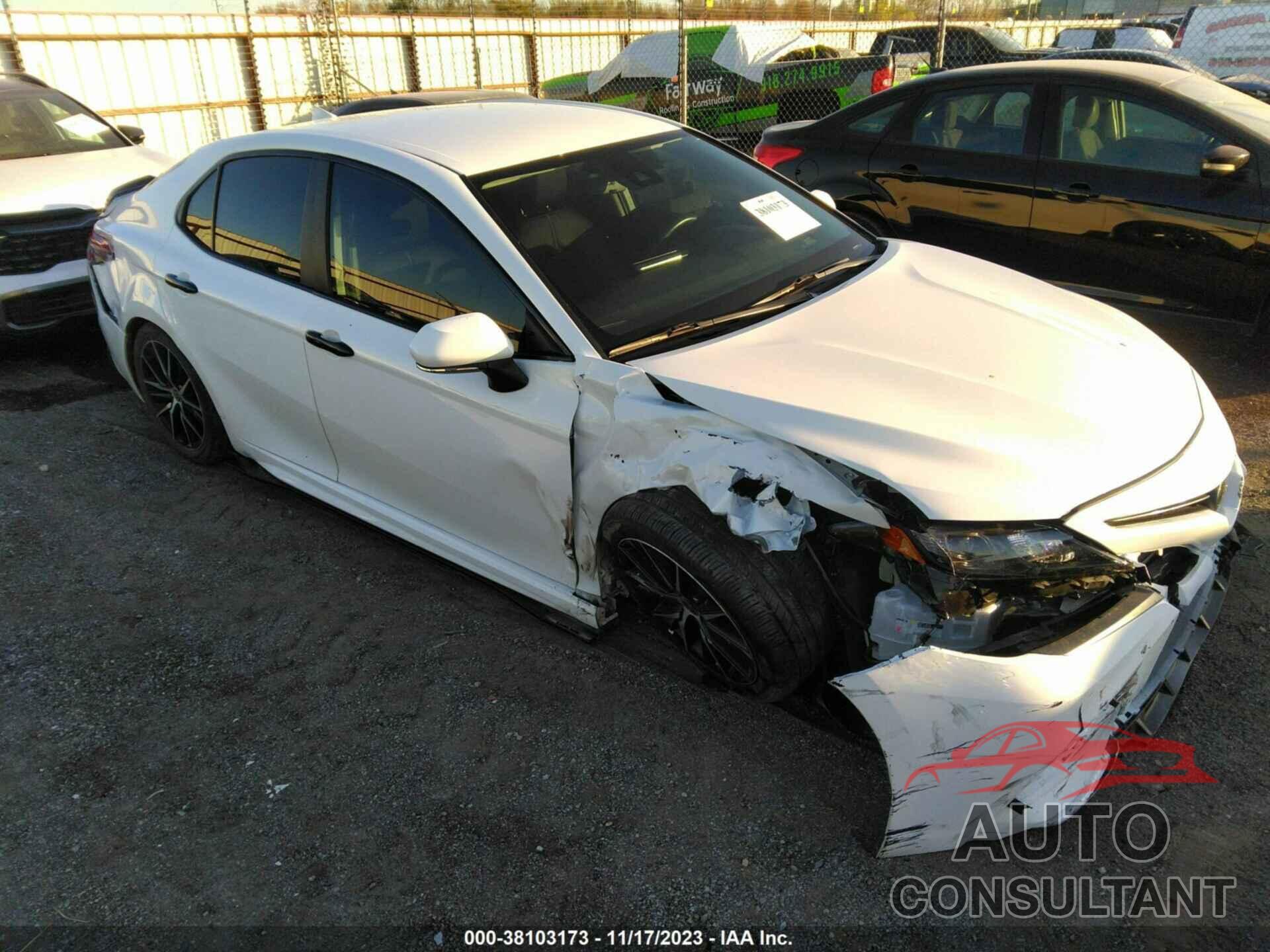 TOYOTA CAMRY 2022 - 4T1G11AK5NU630867
