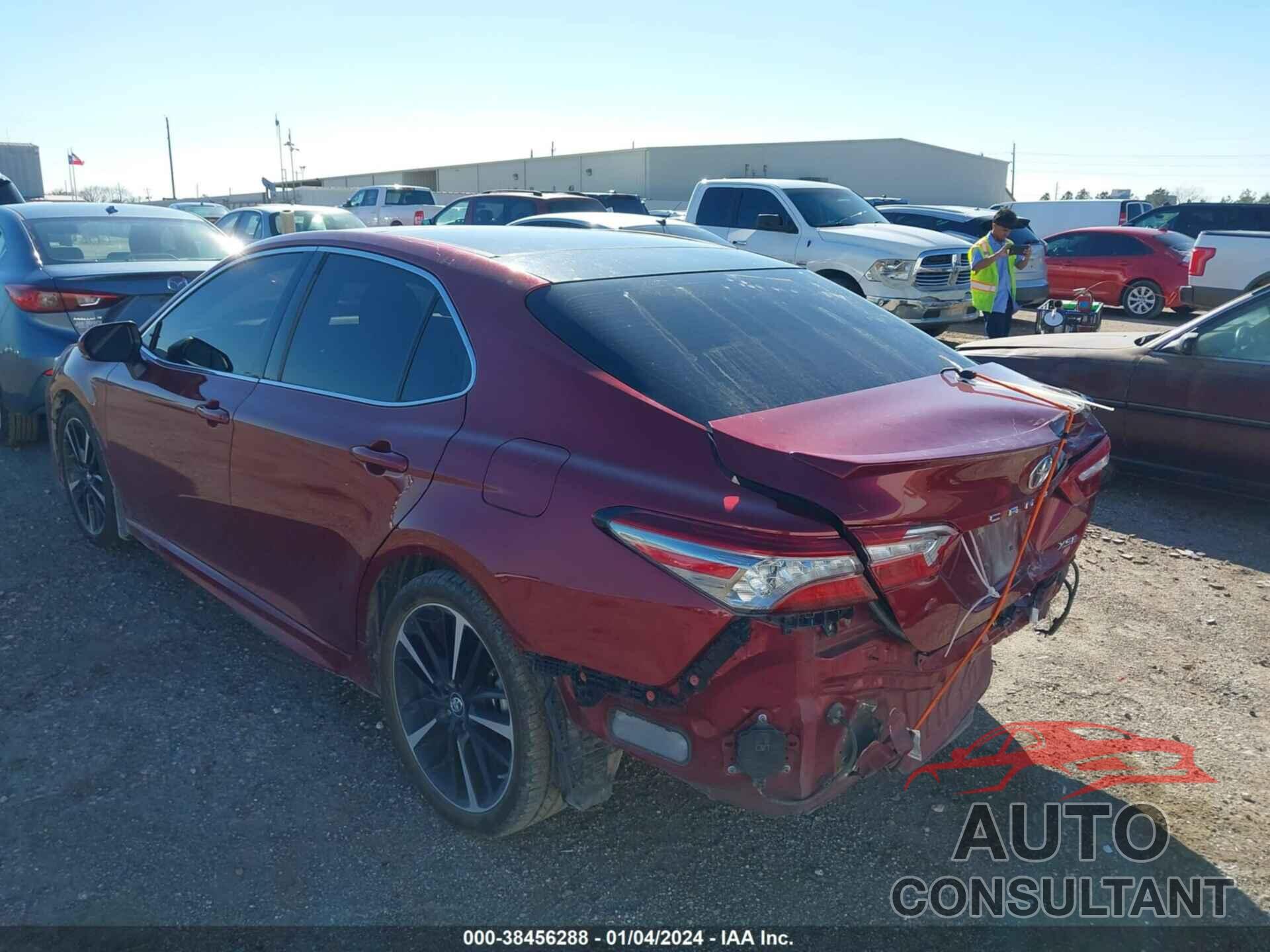 TOYOTA CAMRY 2018 - 4T1B61HK0JU626477