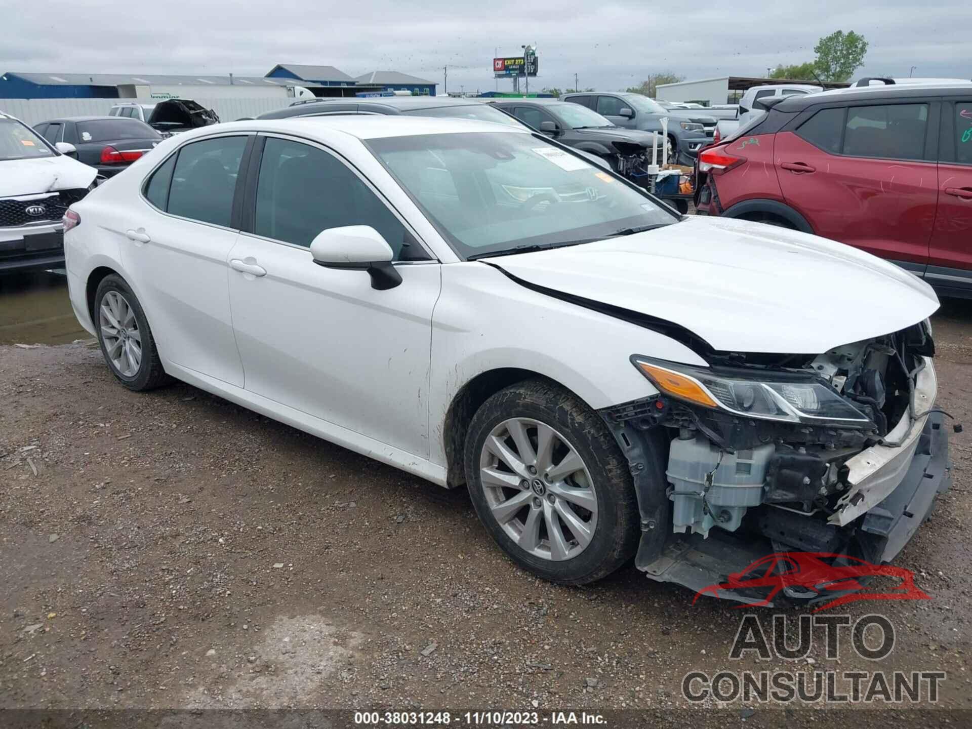 TOYOTA CAMRY 2018 - 4T1B11HK2JU064807