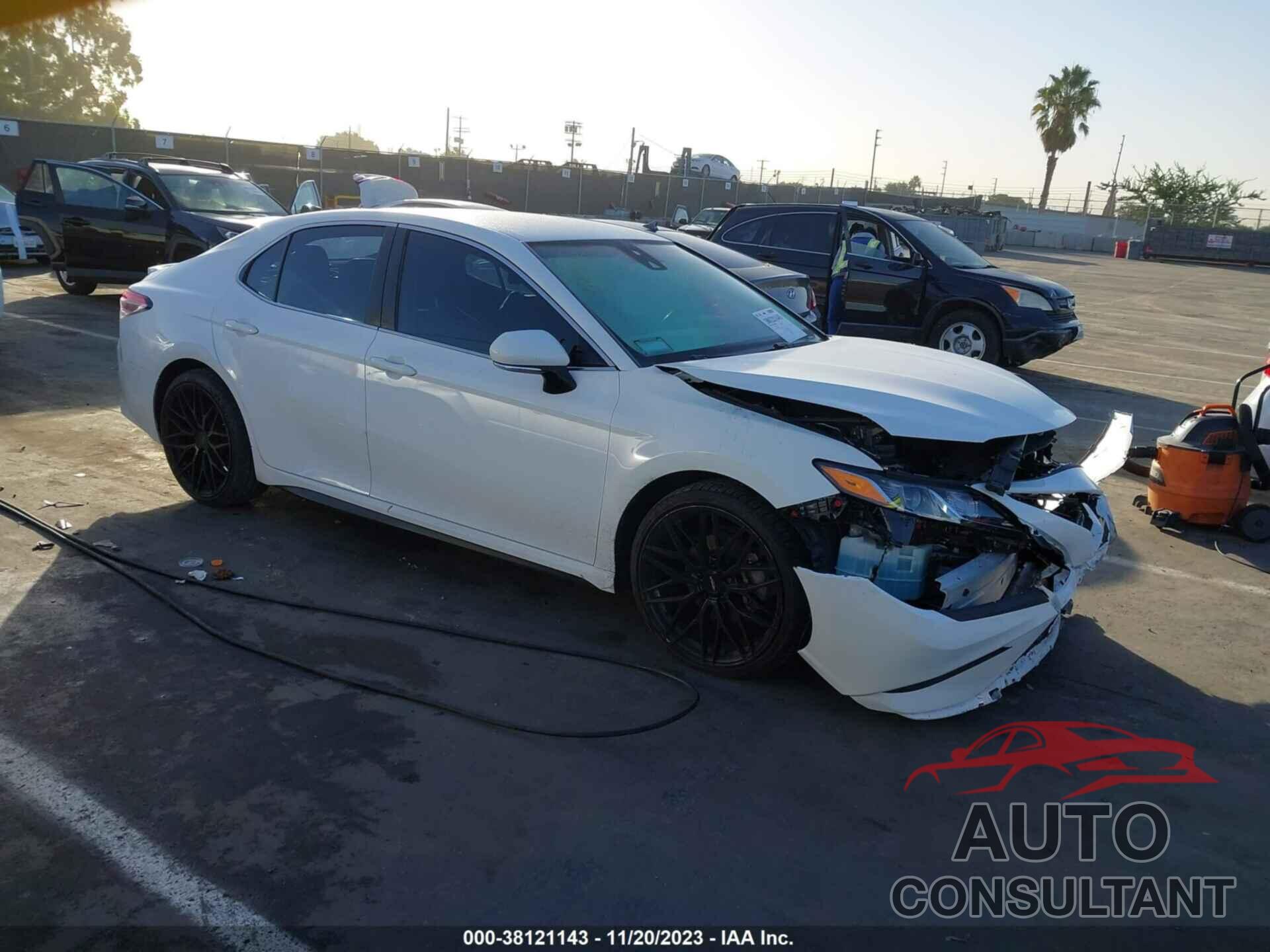 TOYOTA CAMRY 2018 - 4T1B11HK3JU068378