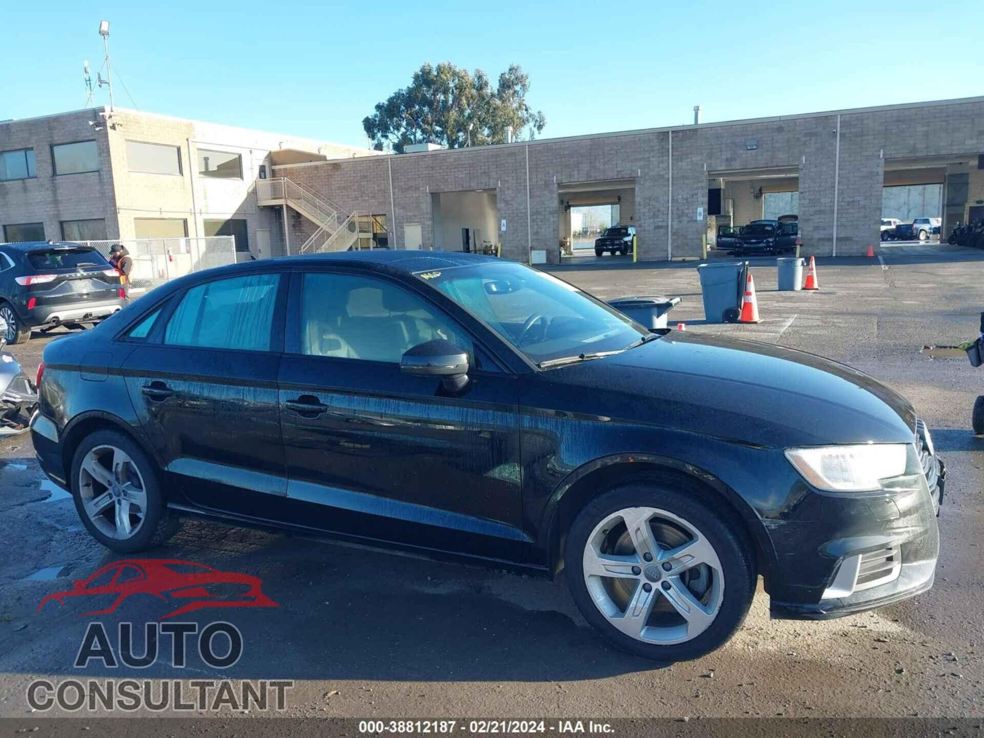 AUDI A3 2017 - WAUB8GFF3H1046785