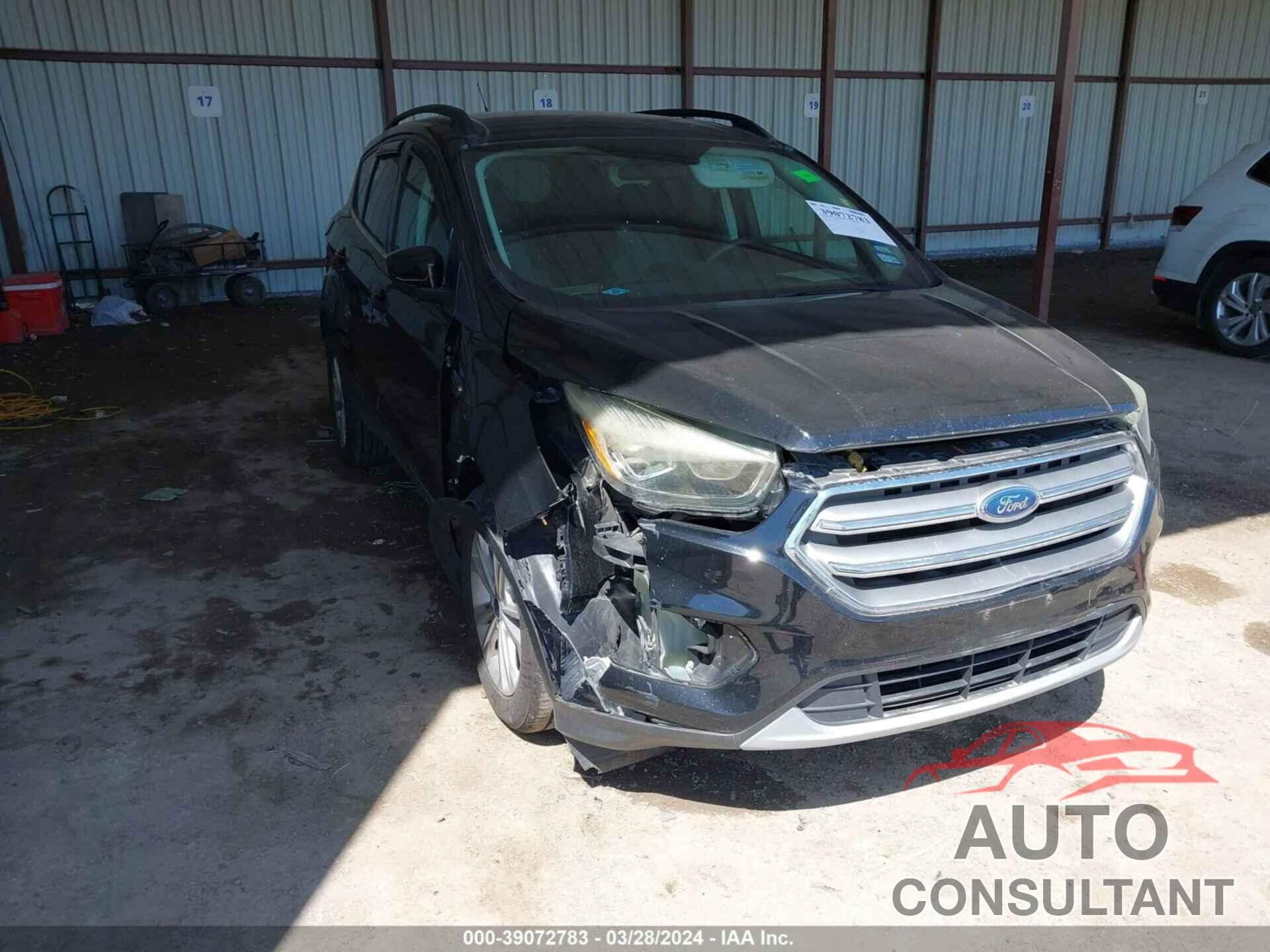 FORD ESCAPE 2017 - 1FMCU0GD4HUA16423