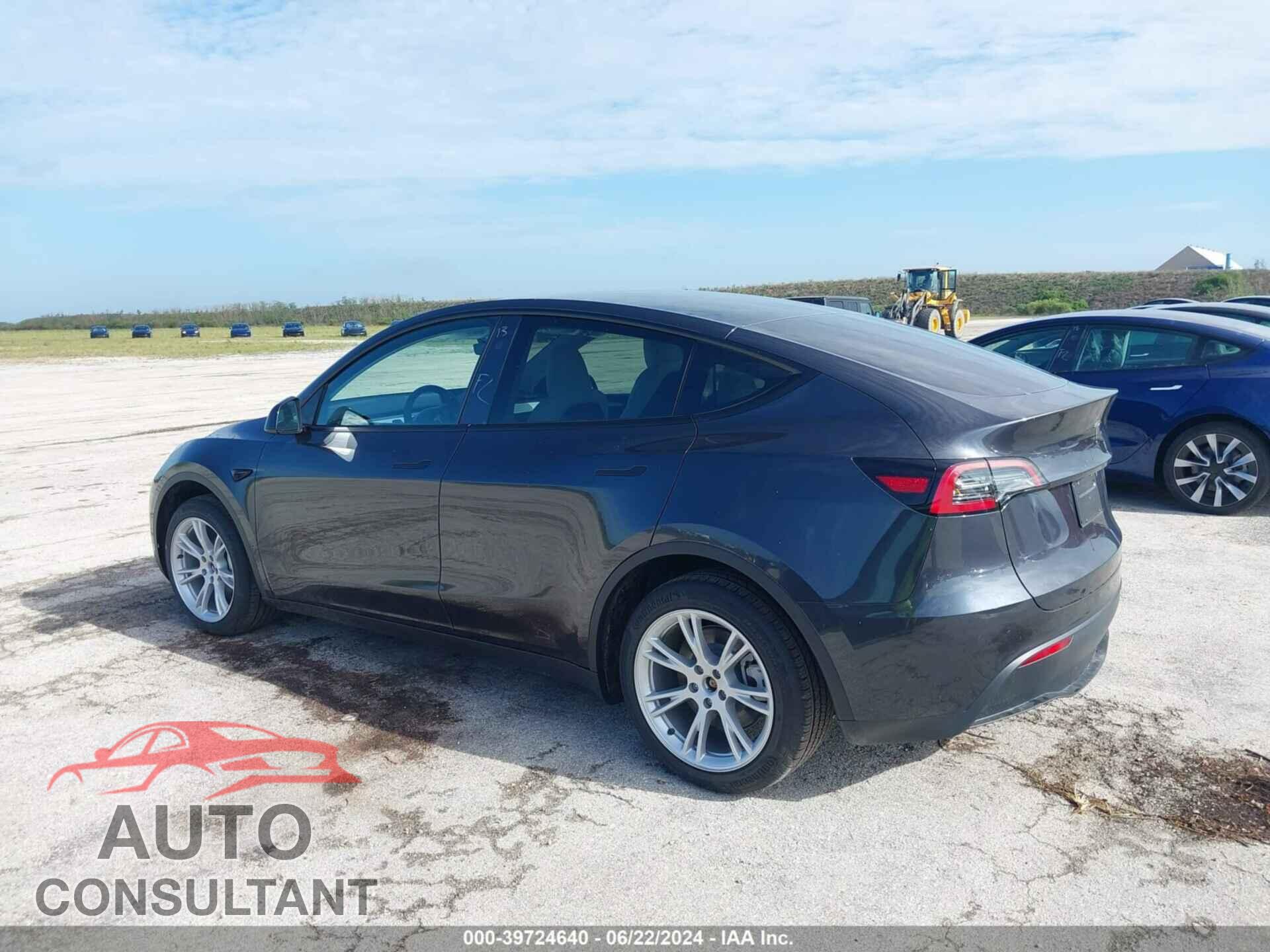 TESLA MODEL Y 2024 - 7SAYGDED7RF087401