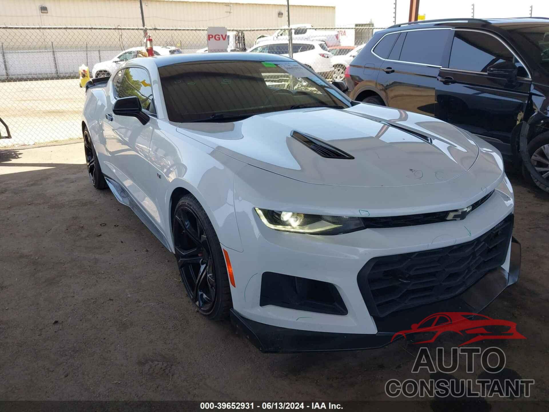 CHEVROLET CAMARO 2018 - 1G1FE1R79J0143802