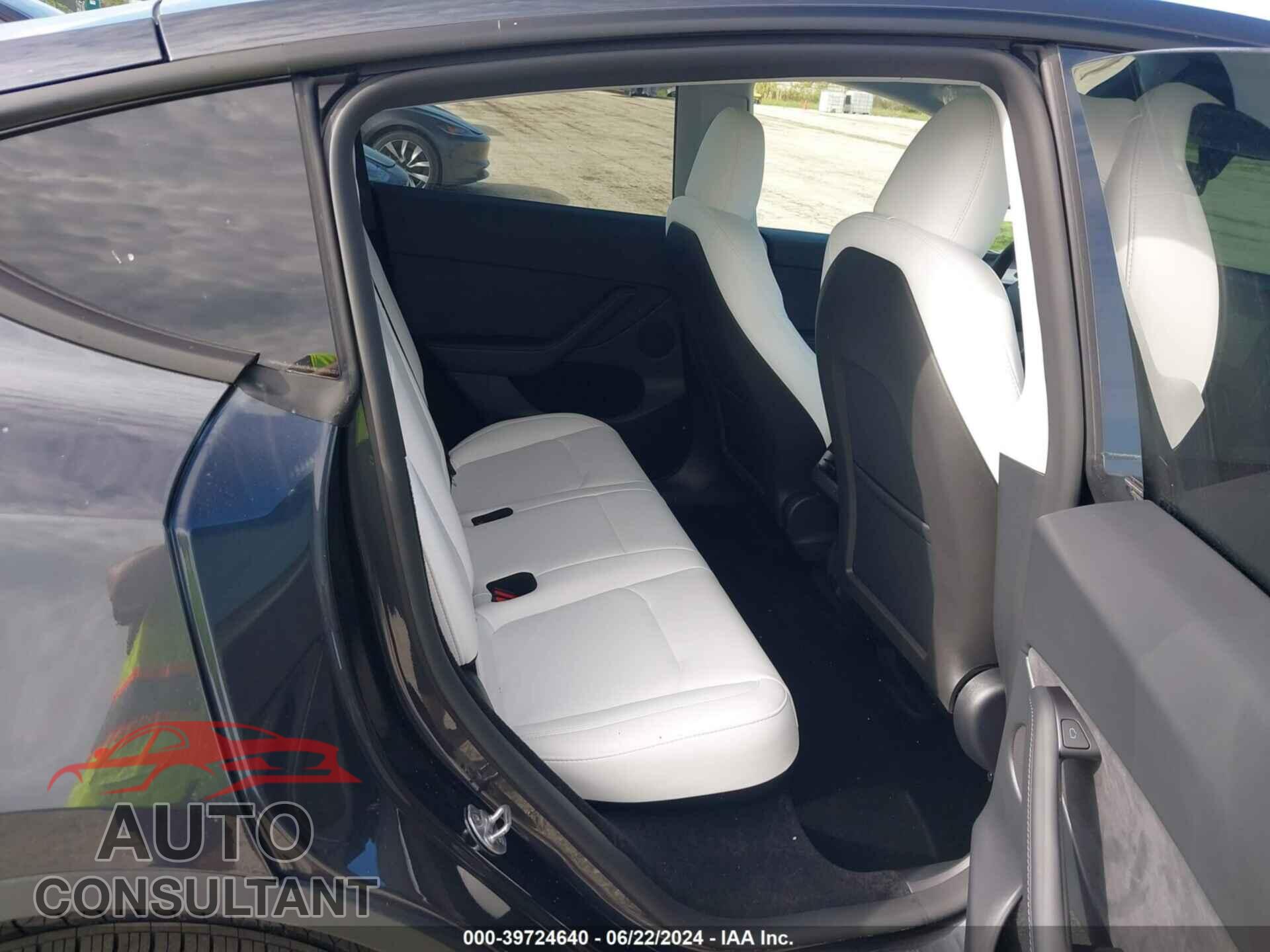 TESLA MODEL Y 2024 - 7SAYGDED7RF087401