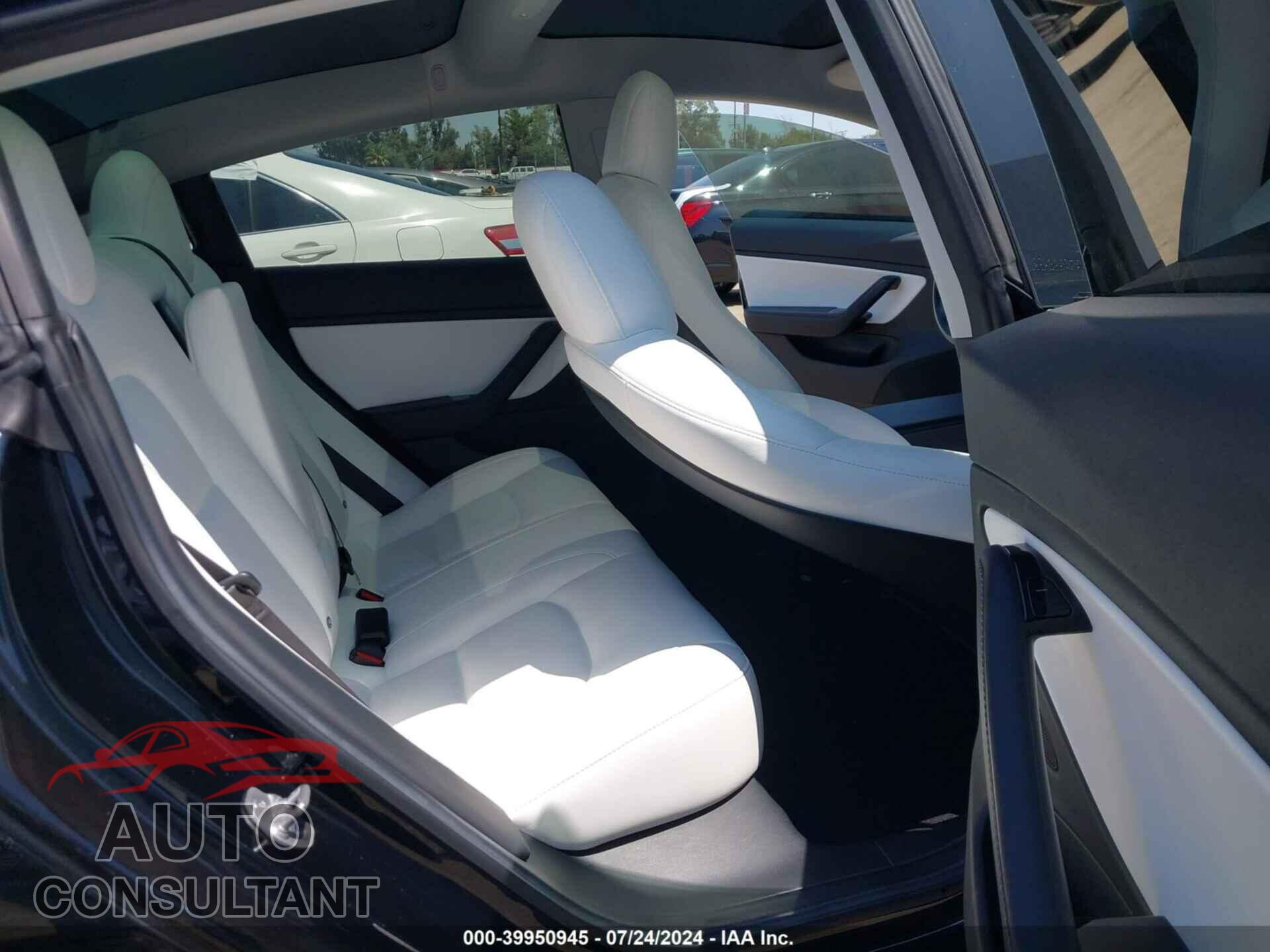 TESLA MODEL 3 2018 - 5YJ3E1EB9JF111776