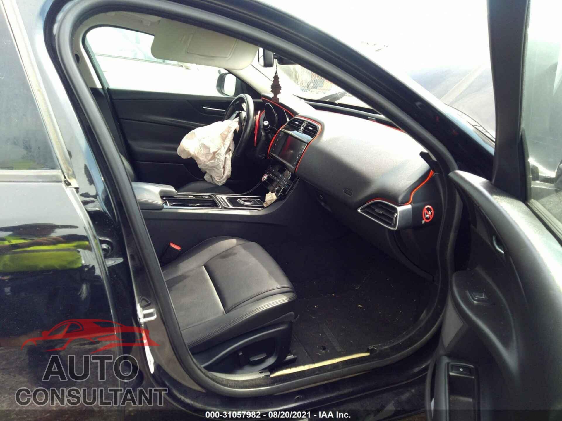 JAGUAR XE 2018 - SAJAR4FX9JCP27452