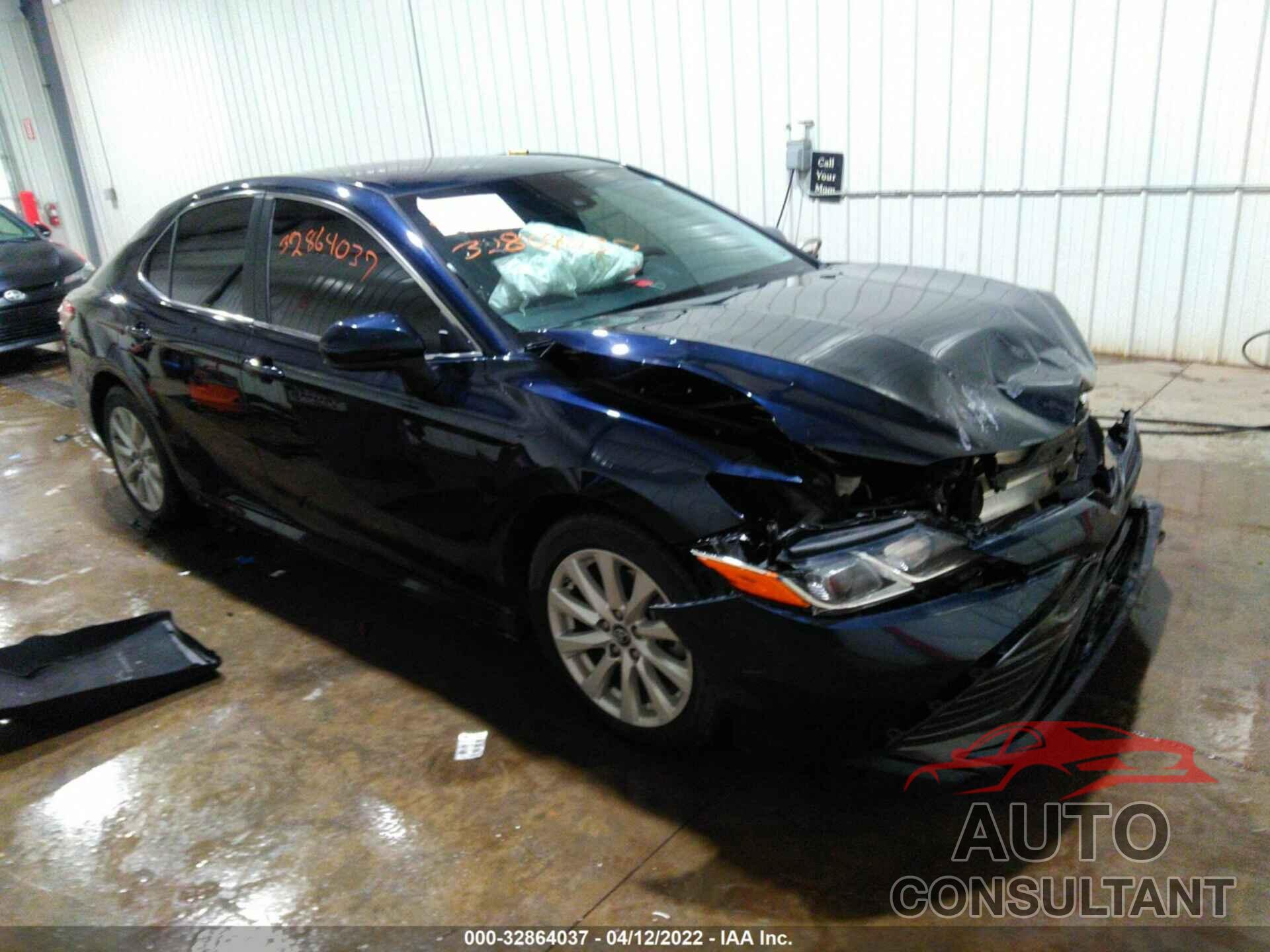 TOYOTA CAMRY 2018 - 4T1B11HK0JU638465