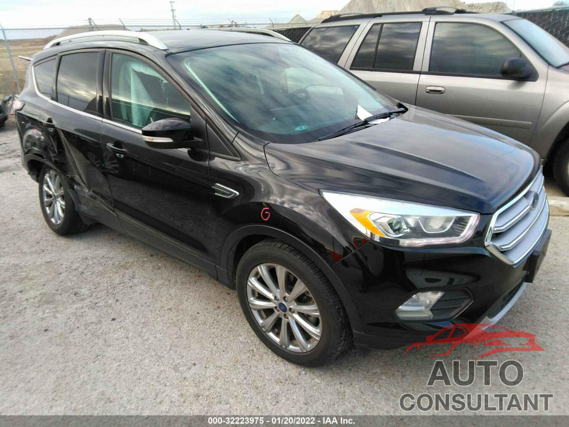 FORD ESCAPE 2017 - 1FMCU0J95HUD84310
